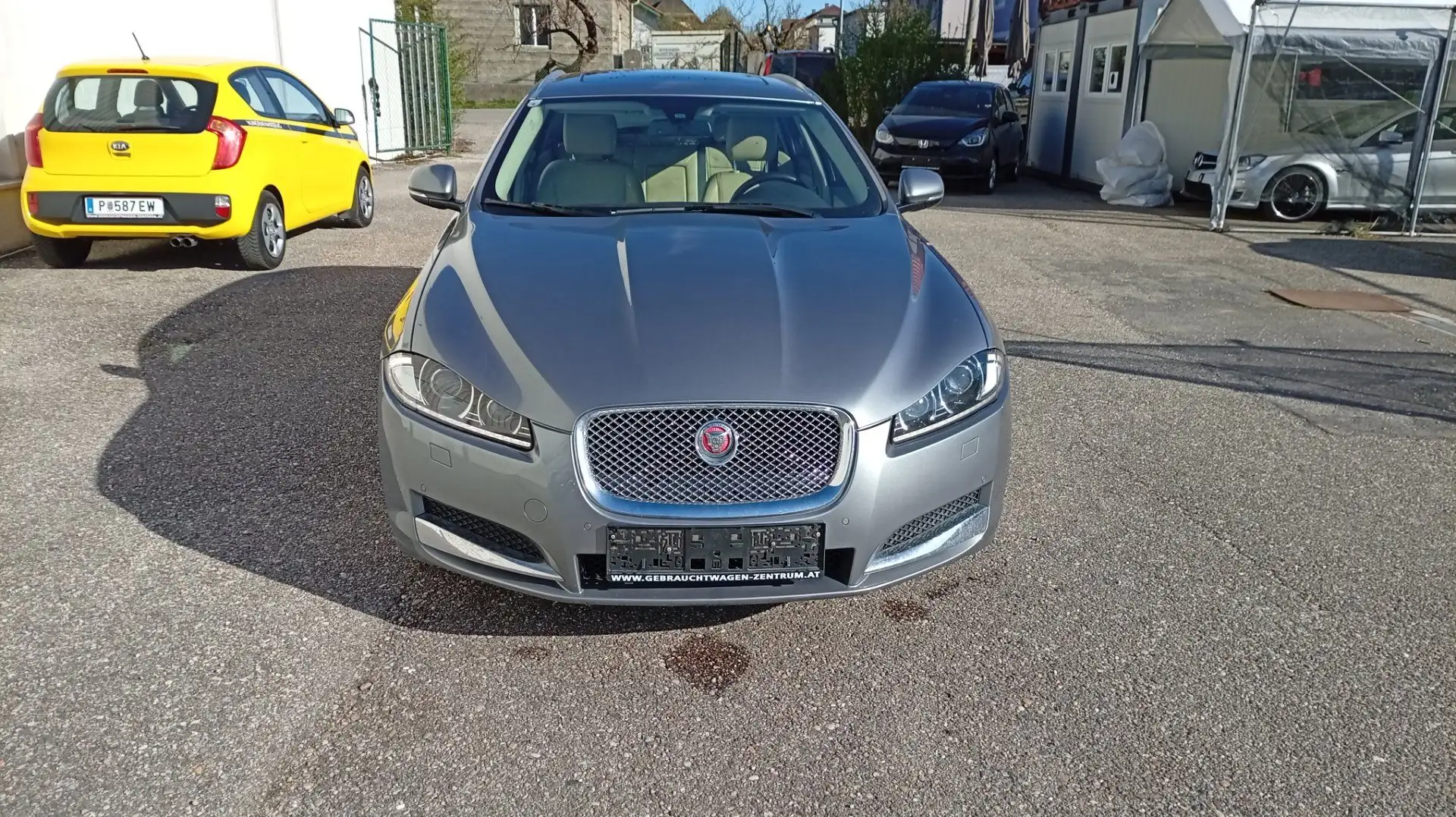Jaguar XF Sportbrake 2,2 TD Grau - 2