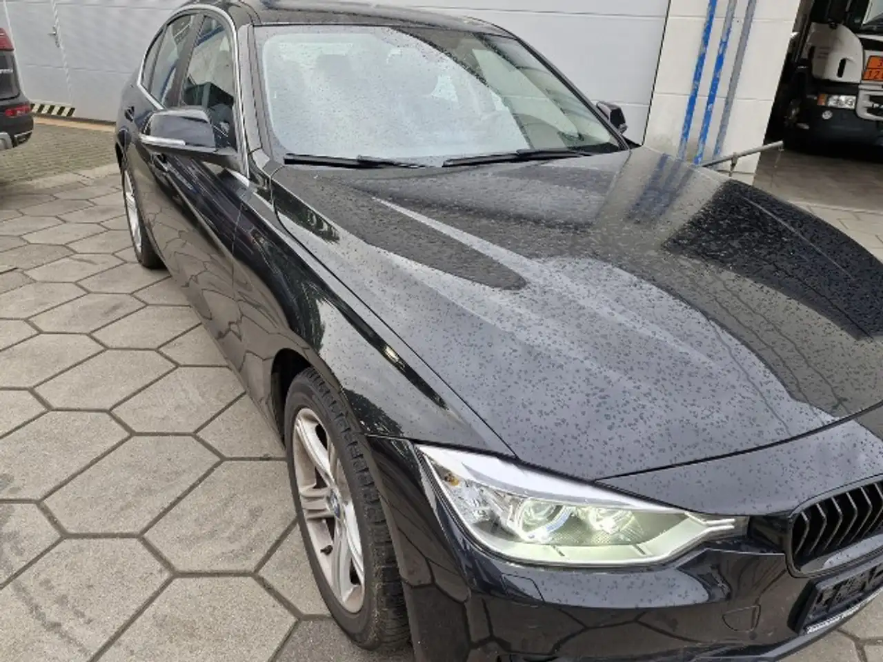 BMW 318 d — photo 2