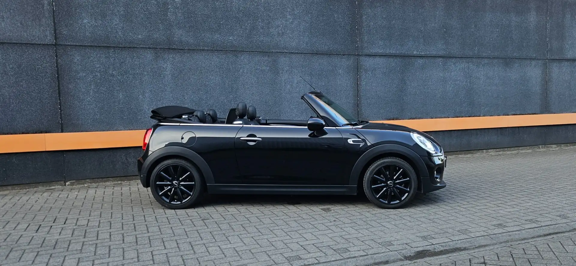 MINI Cooper D Cabrio BLACK PACK/LEDER/HARMAN KARDON/LED/ **GO KART MODE Zwart - 2