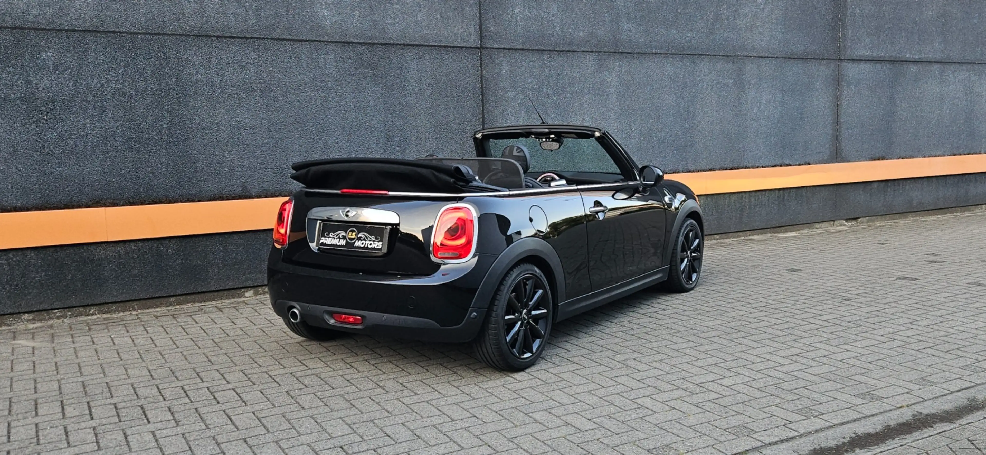 MINI Cooper D Cabrio BLACK PACK/LEDER/HARMAN KARDON/LED/ **GO KART MODE — photo 3