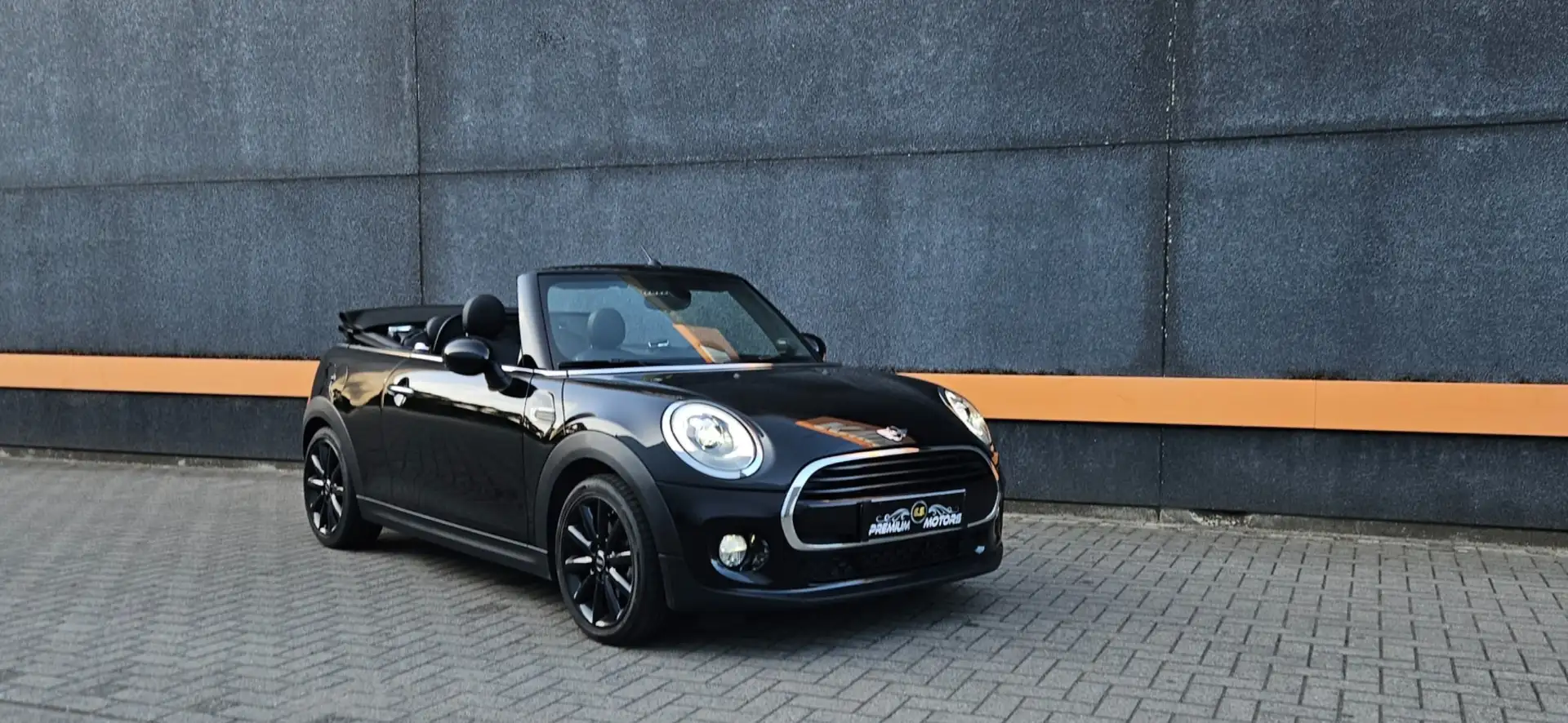 MINI Cooper D Cabrio BLACK PACK/LEDER/HARMAN KARDON/LED/ **GO KART MODE Zwart - 1