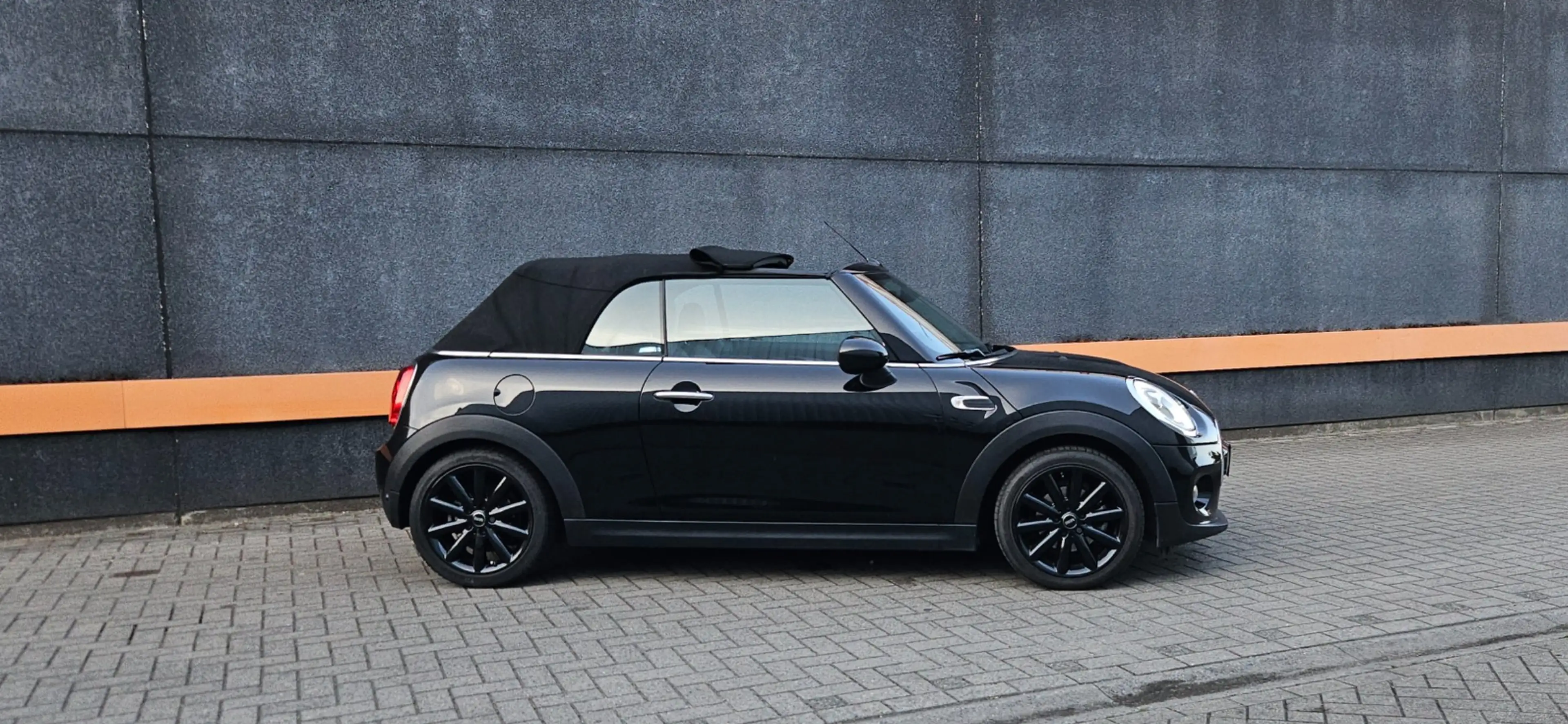 MINI Cooper D Cabrio BLACK PACK/LEDER/HARMAN KARDON/LED/ **GO KART MODE — photo 8