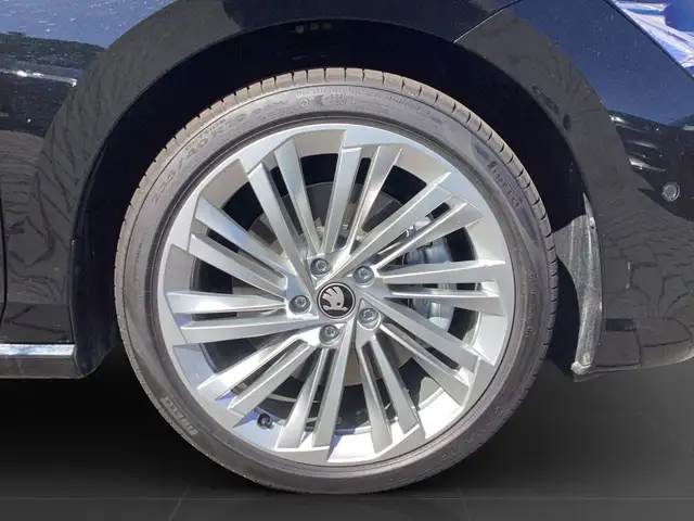 Skoda Superb view 7