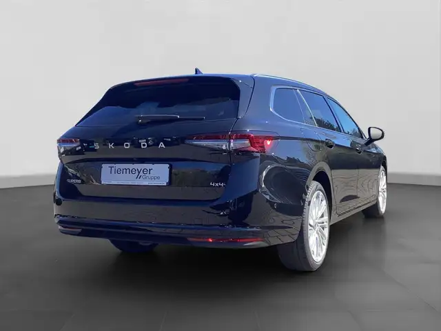 Skoda Superb view 3