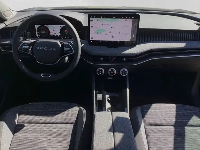 Skoda Superb view 5