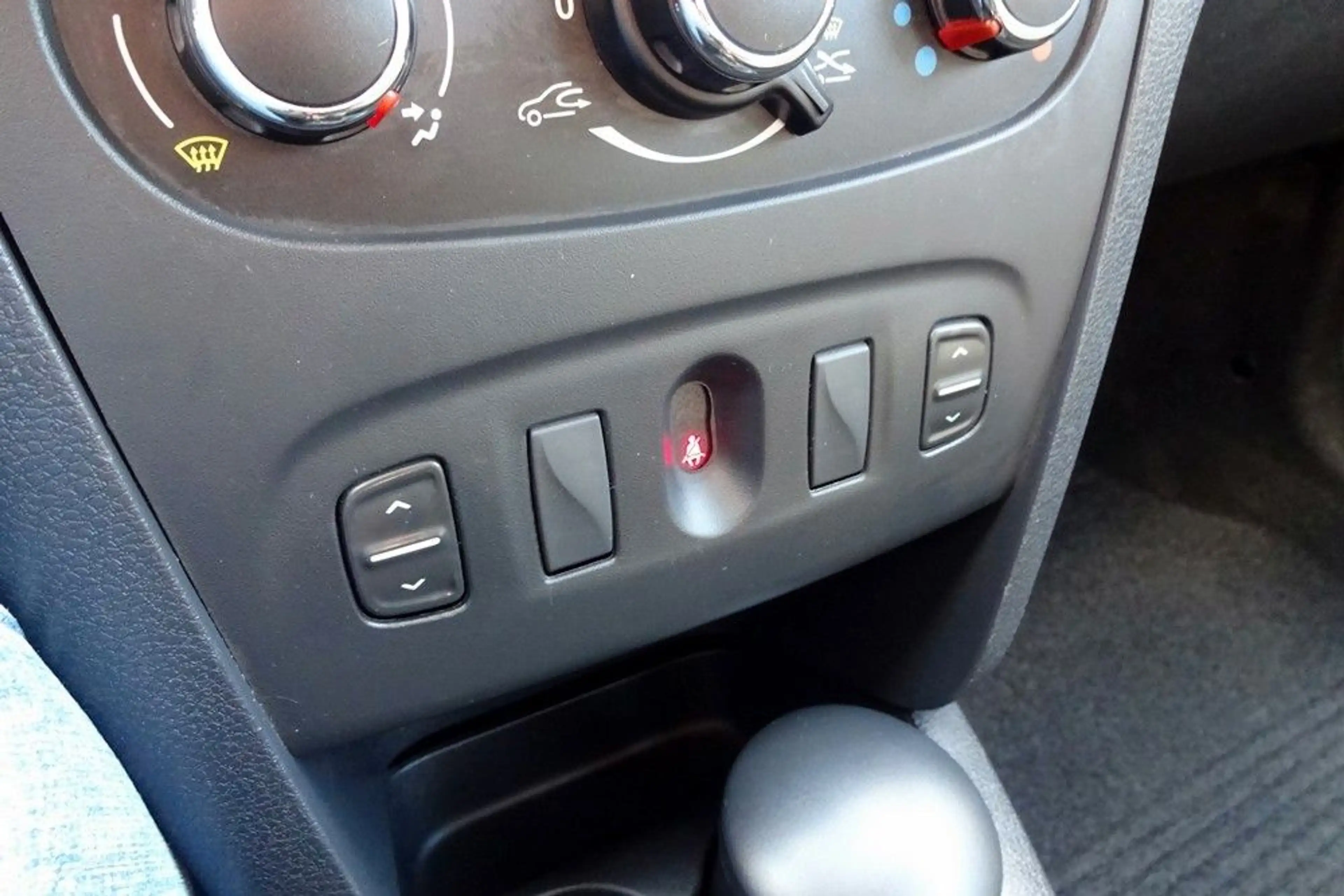 Dacia Logan MCV II Kombi 1.2 Laureate-SOR+WR/KLIMA/PDC — photo 33