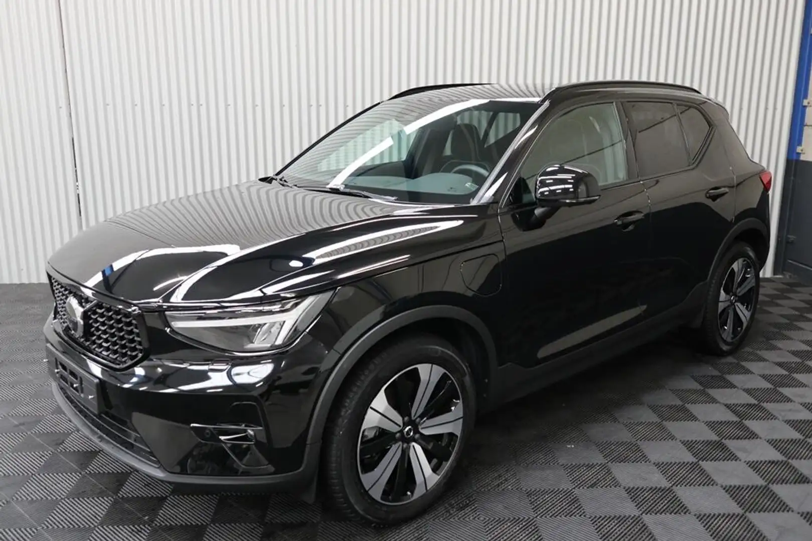 Volvo XC40 T4 Recharge Plug-in Hybrid Ultimate Pano 360 Cam Noir - 1