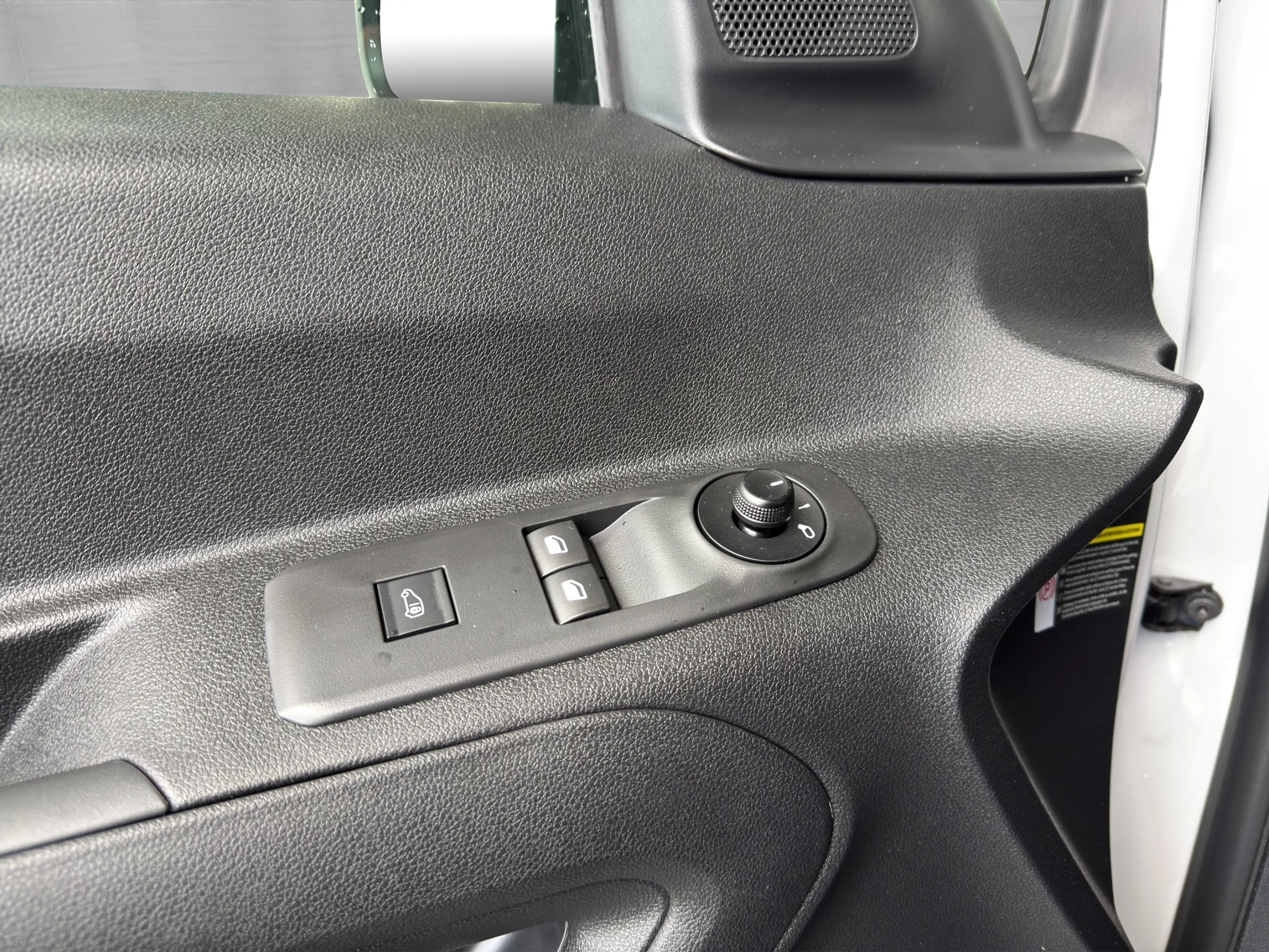 Peugeot Partner BHDI 130 EAT8 — photo 15