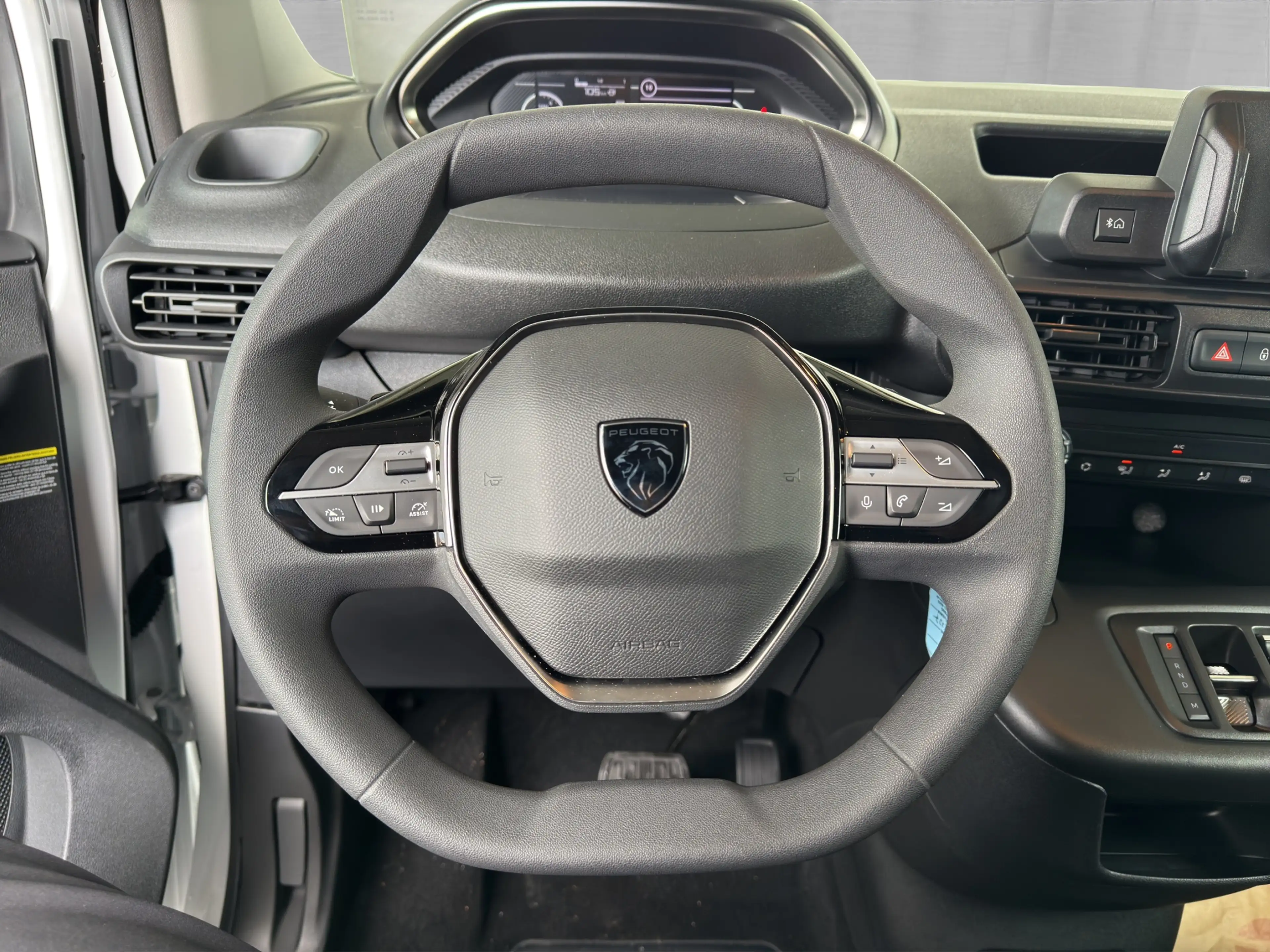 Peugeot Partner BHDI 130 EAT8 — photo 11