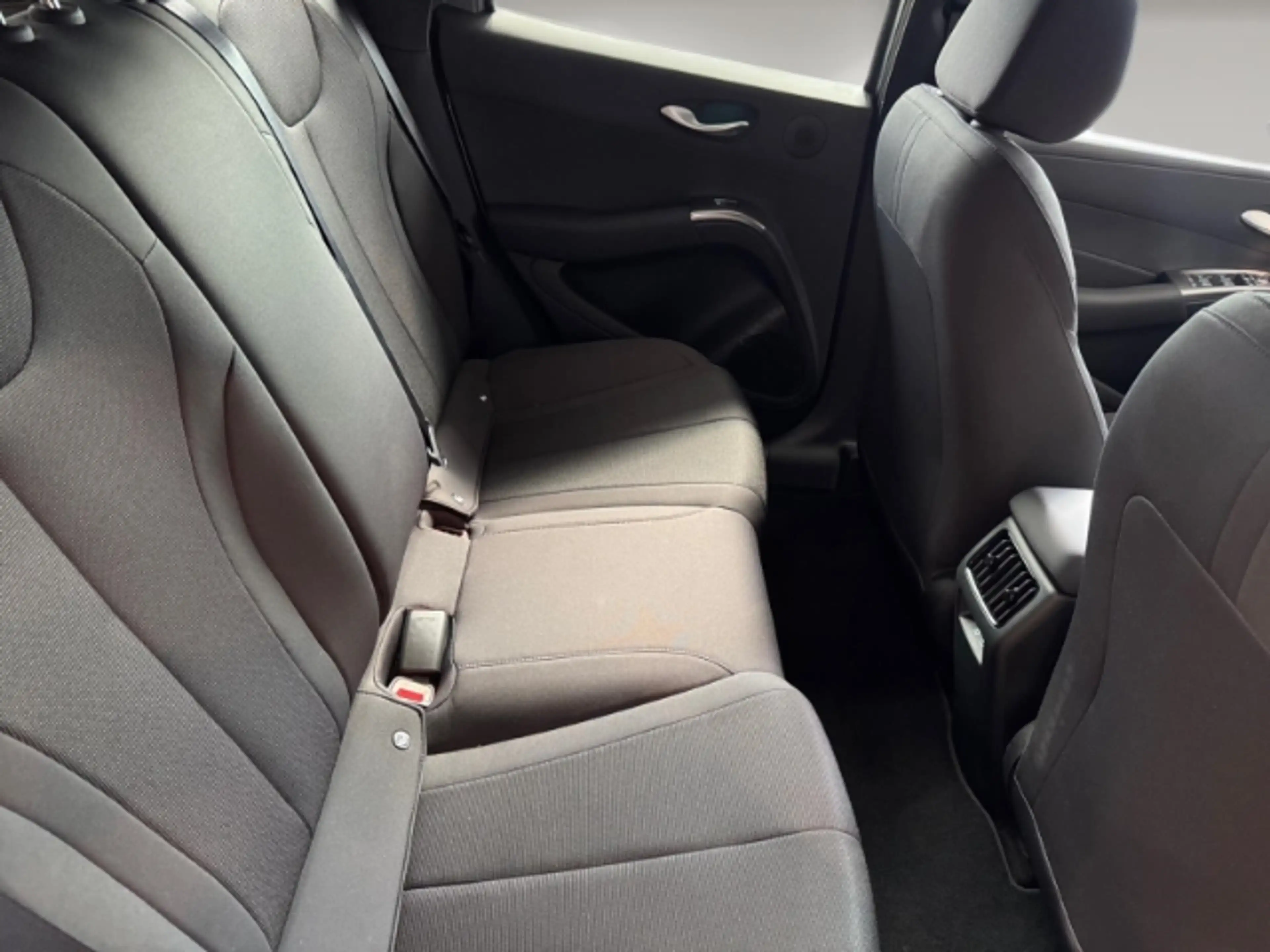 BYD Dolphin G DM-i Boost LED/Klima/Carplay/Rückfahrkamera — photo 14
