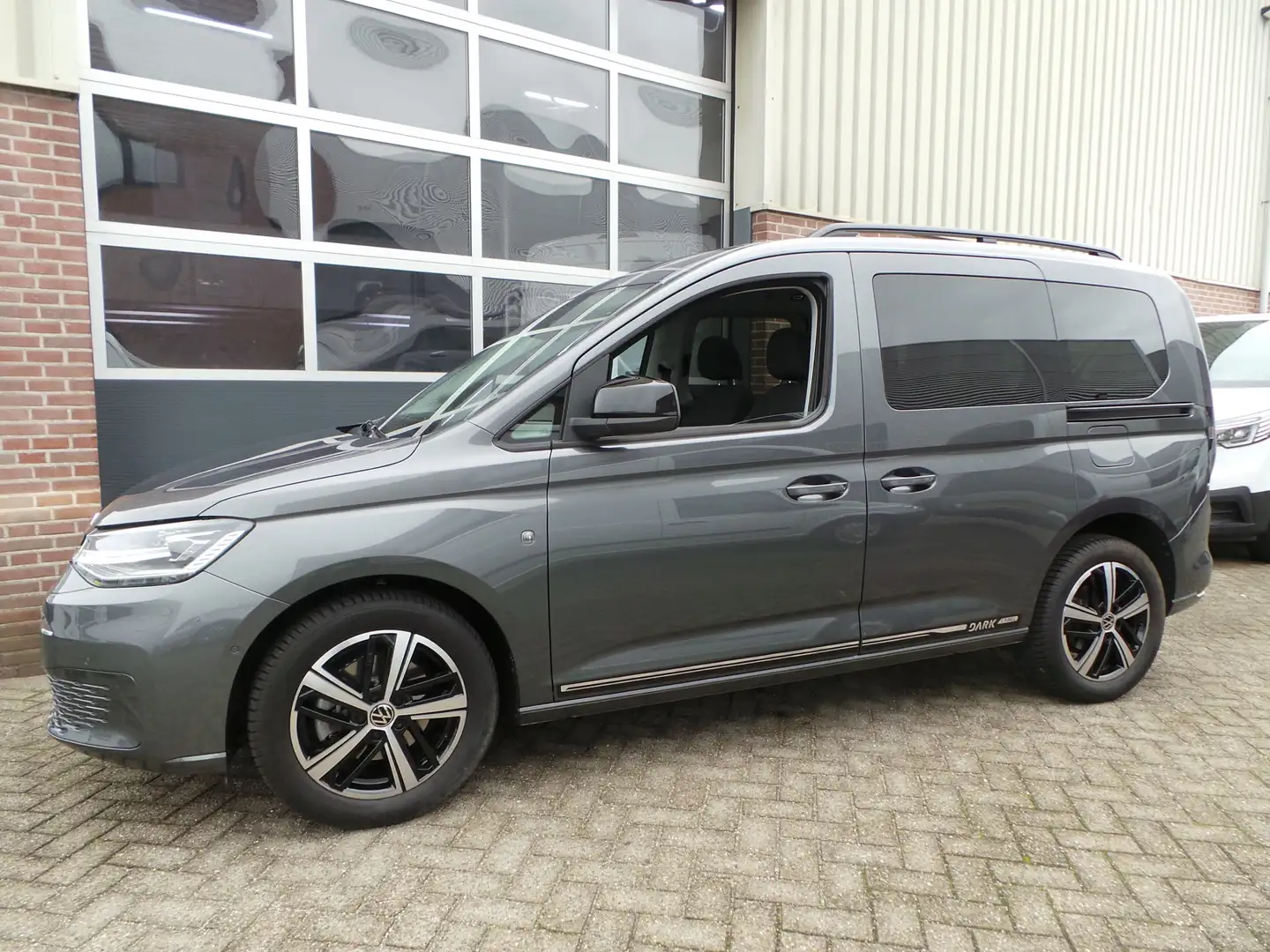 Volkswagen Caddy 1.5 TSI AUT. 5 persoons Pano,Navi,Cruise,Camera,Af Gris - 1