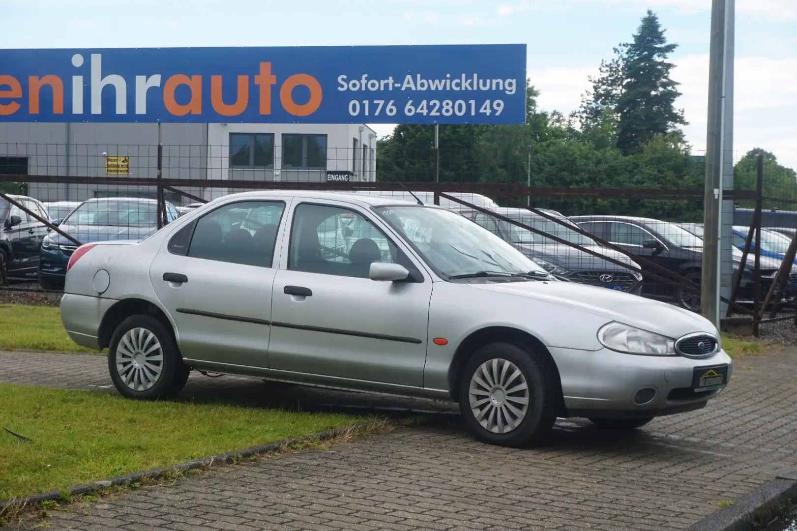 Ford Mondeo 1.6 16V Ambiente*KLIMA*ZV-FUNK*SERVO !! Silber - 2