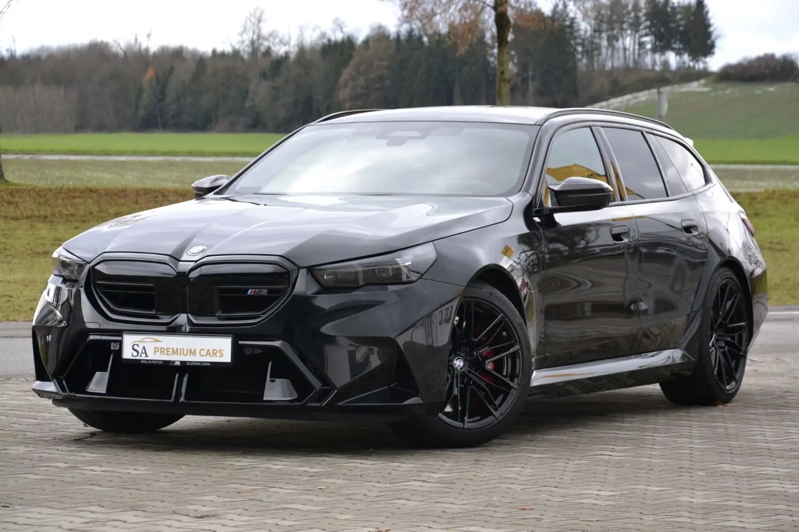 BMW M5 Touring 360 BOWERS DR.ASS.PRO SITZBELÜFT PANO Schwarz - 1