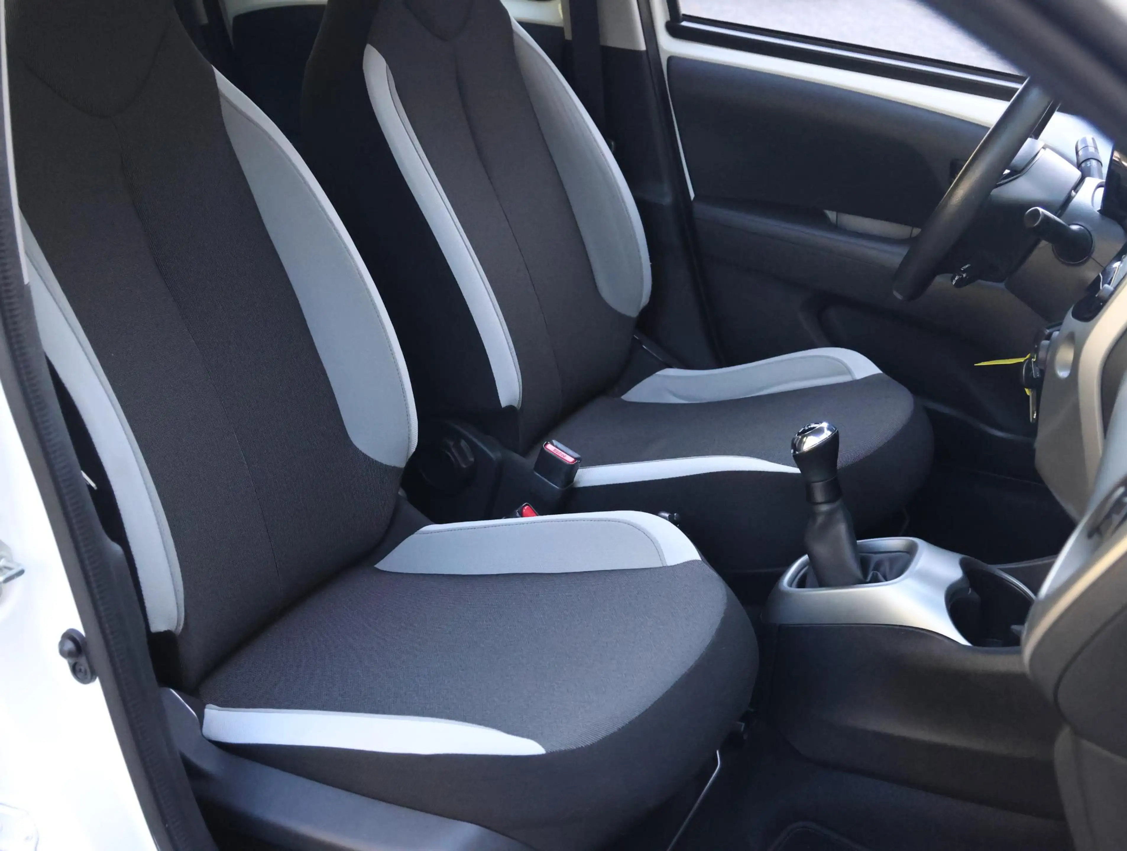 Toyota Aygo 1.0 69pk X-Play | Navigatie | Camera | Airco | Blu — photo 9