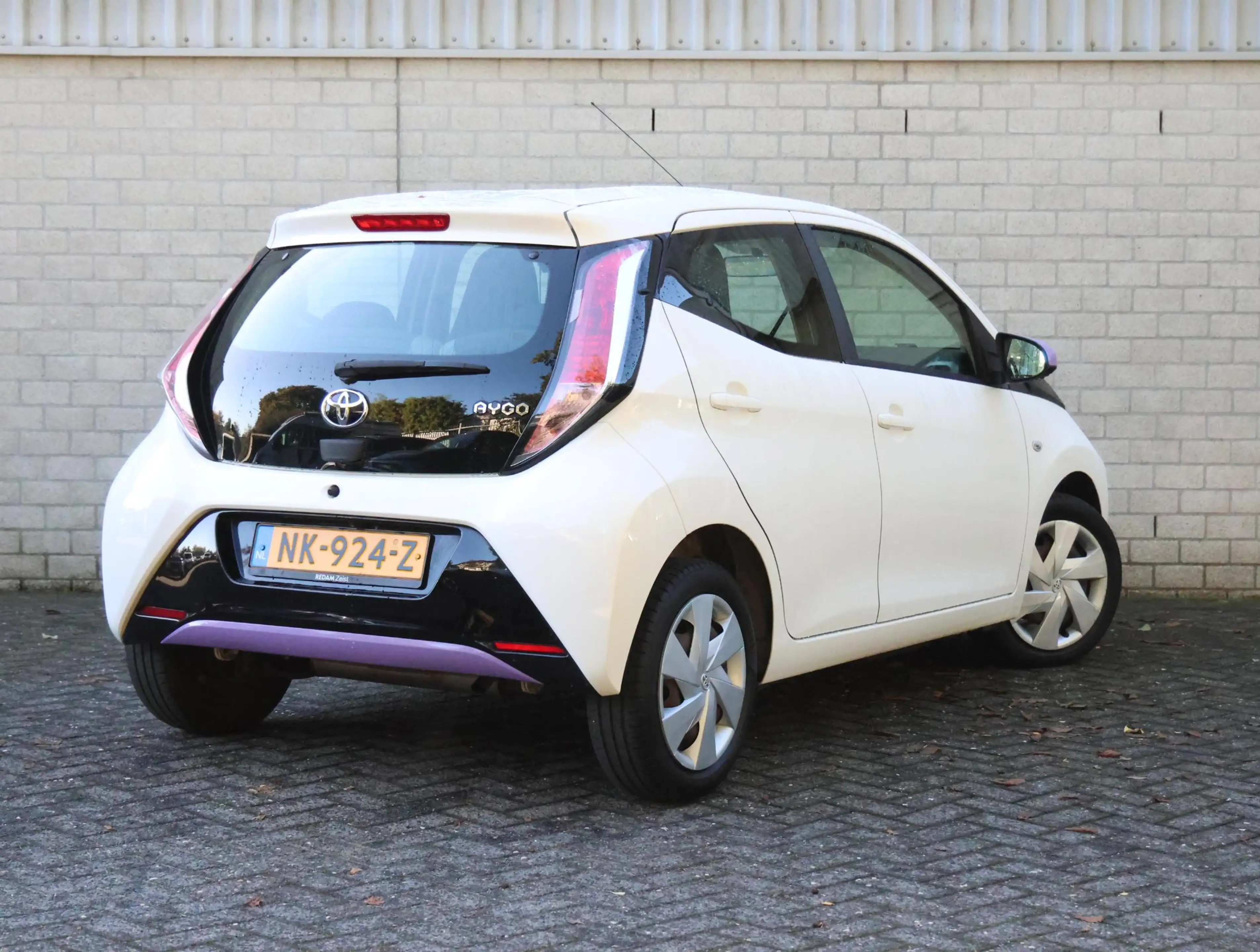 Toyota Aygo 1.0 69pk X-Play | Navigatie | Camera | Airco | Blu — photo 3