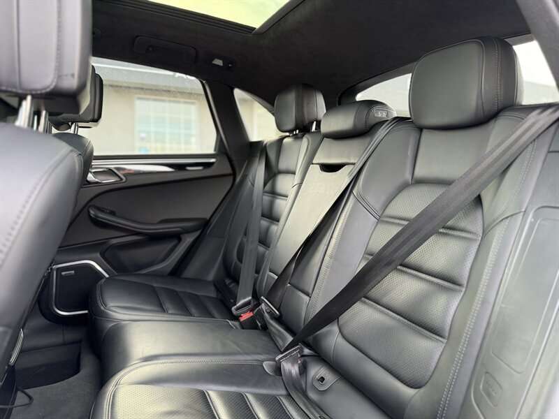 2016 Porsche Macan Turbo *LOW KMS* thumb 12