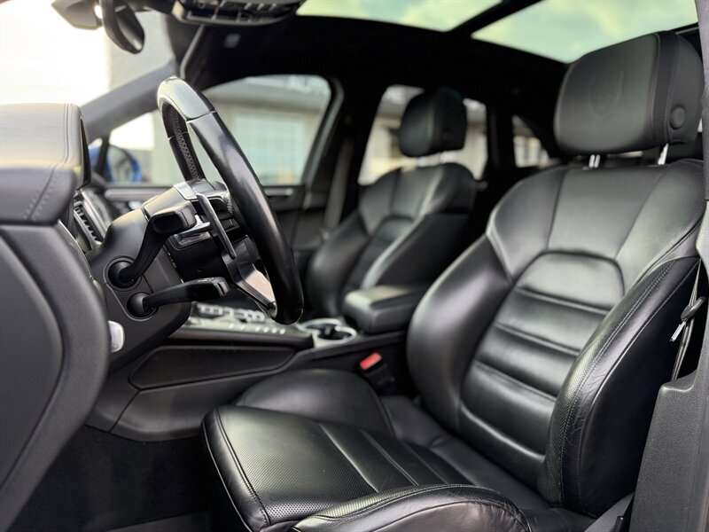 2016 Porsche Macan Turbo *LOW KMS* thumb 10