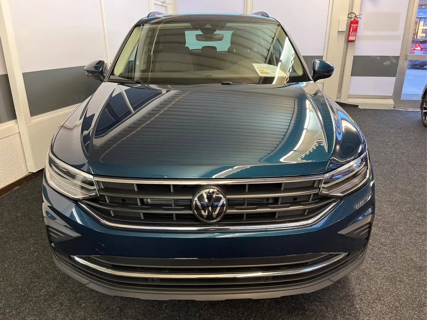 Volkswagen Tiguan LIFE ACC LED PDC v+h 1.5 TSI DSG 110kW/150PS EU... Kék - 2