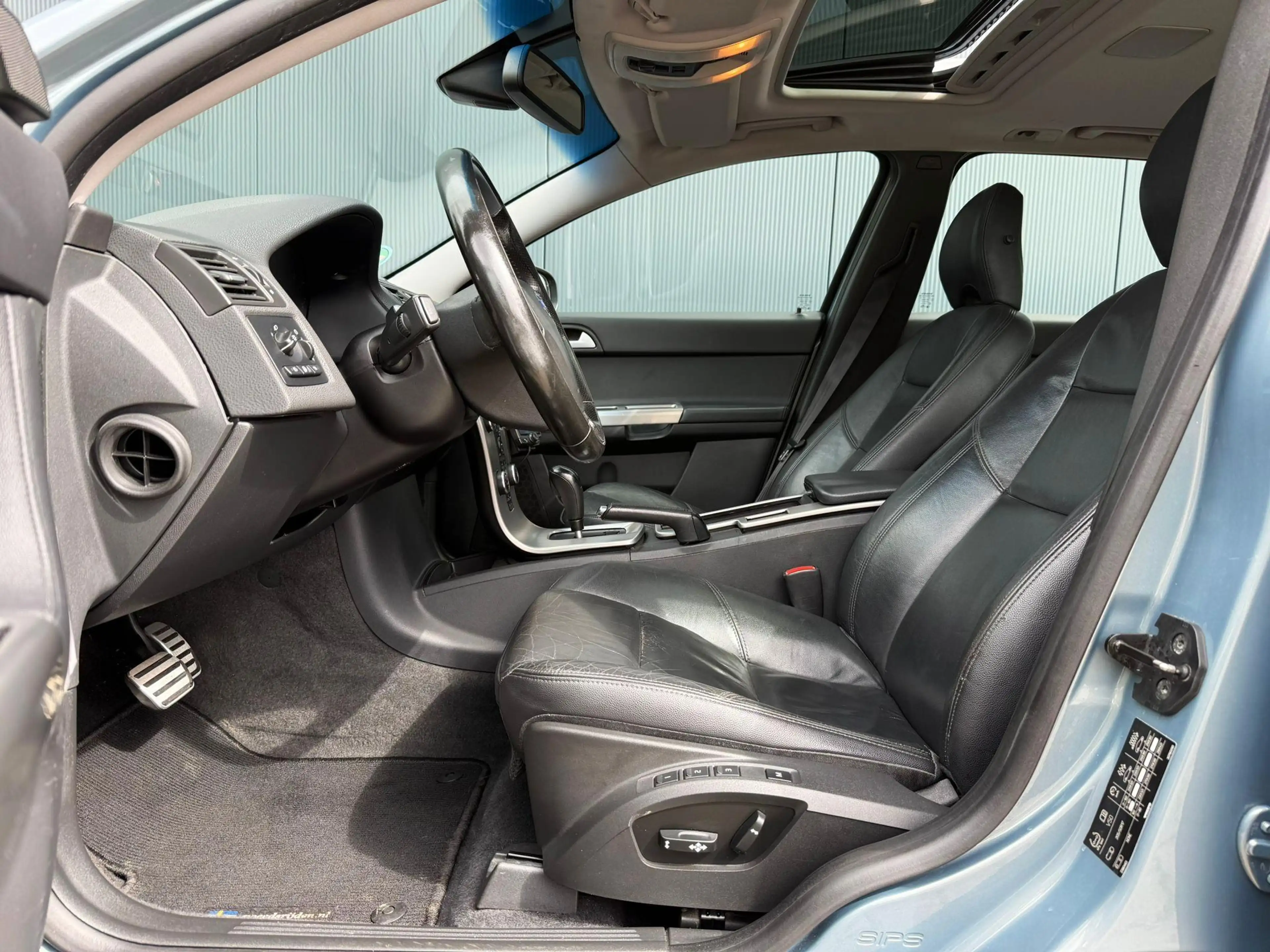 Volvo V50 2.5 T5 AWD Summum pano / leer / trekhaak — photo 14