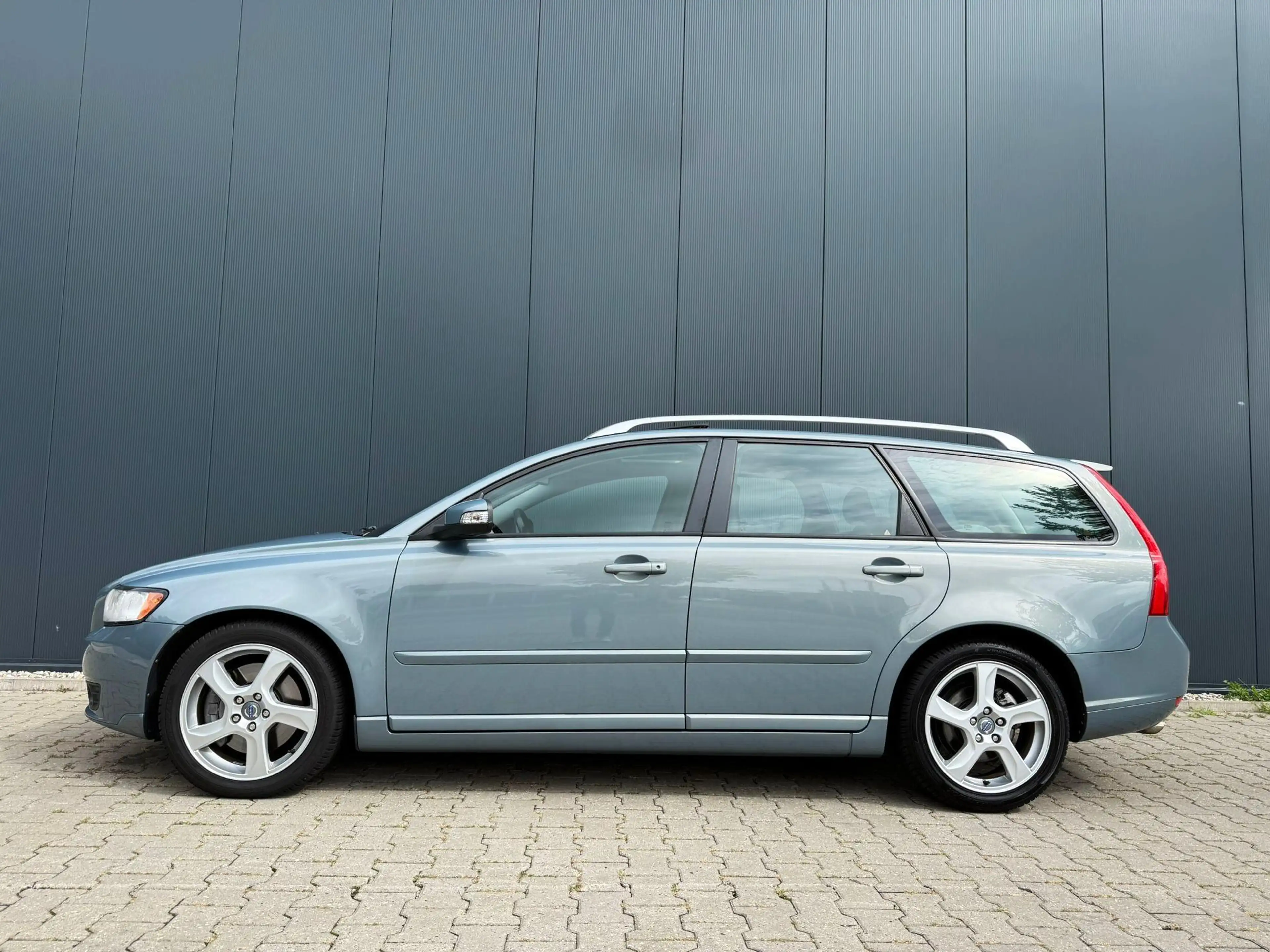 Volvo V50 2.5 T5 AWD Summum pano / leer / trekhaak — photo 3