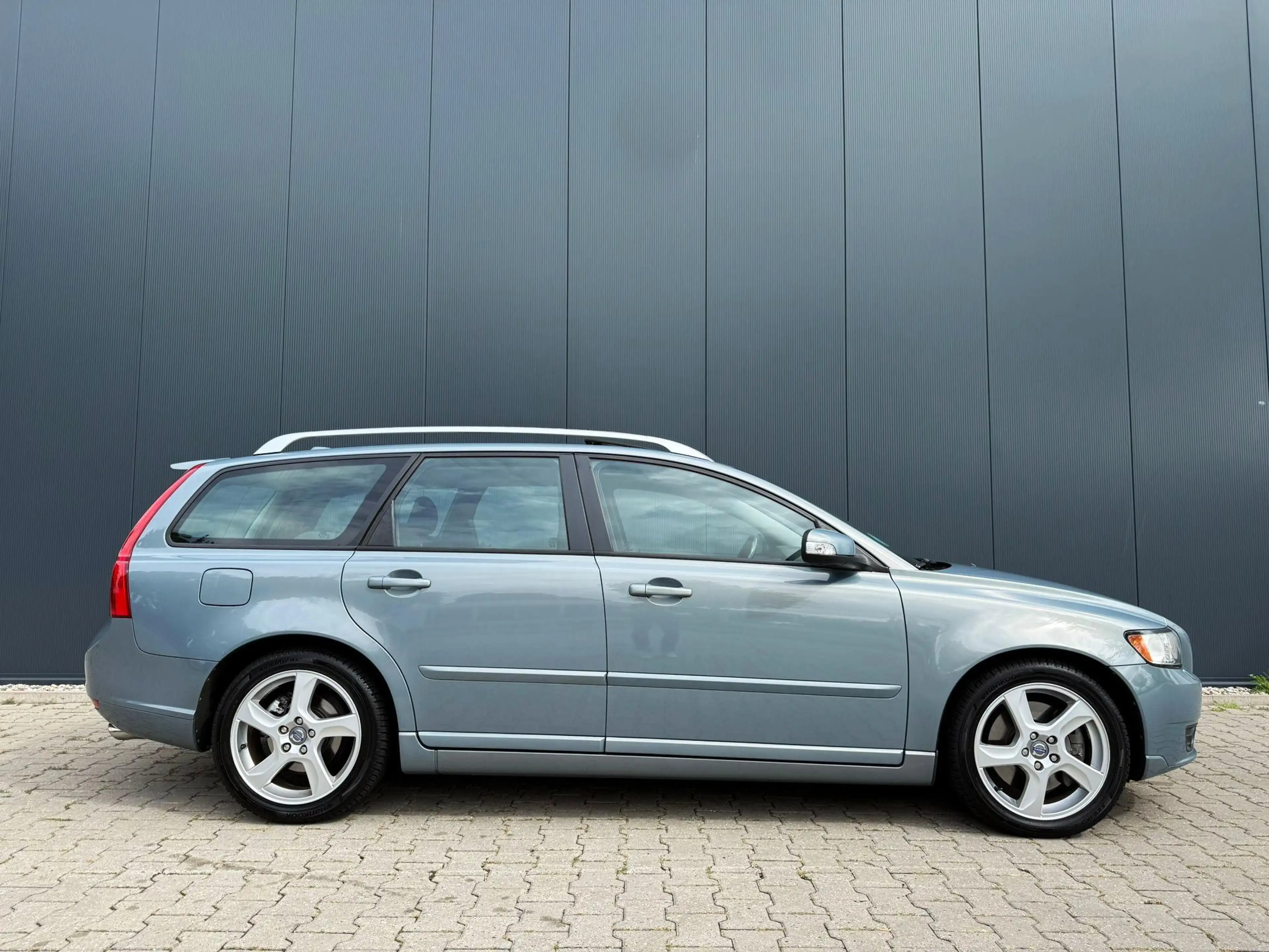 Volvo V50 2.5 T5 AWD Summum pano / leer / trekhaak — photo 10