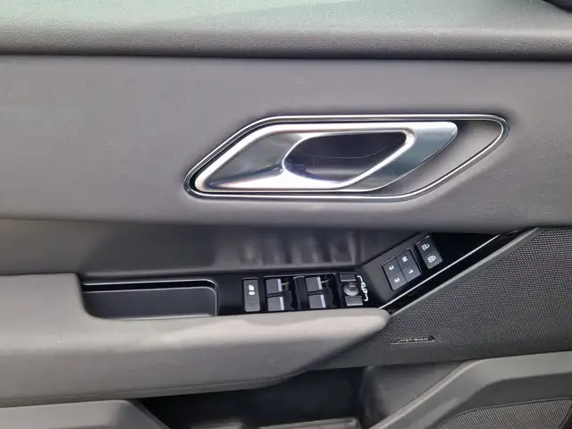 Land Rover Range Rover Velar view 15