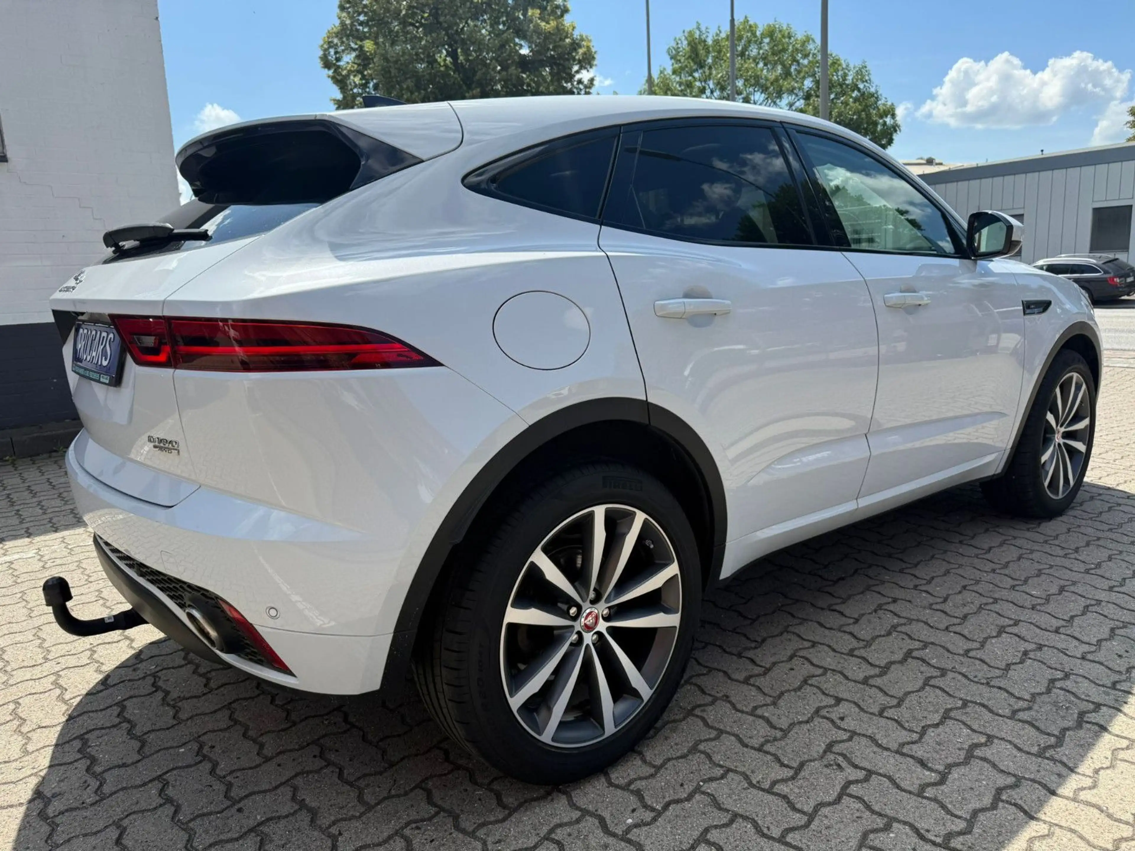 Jaguar E-Pace E-PACE Chequered Flag D180 AWD Aut.*LED*PANO*AHK — photo 10