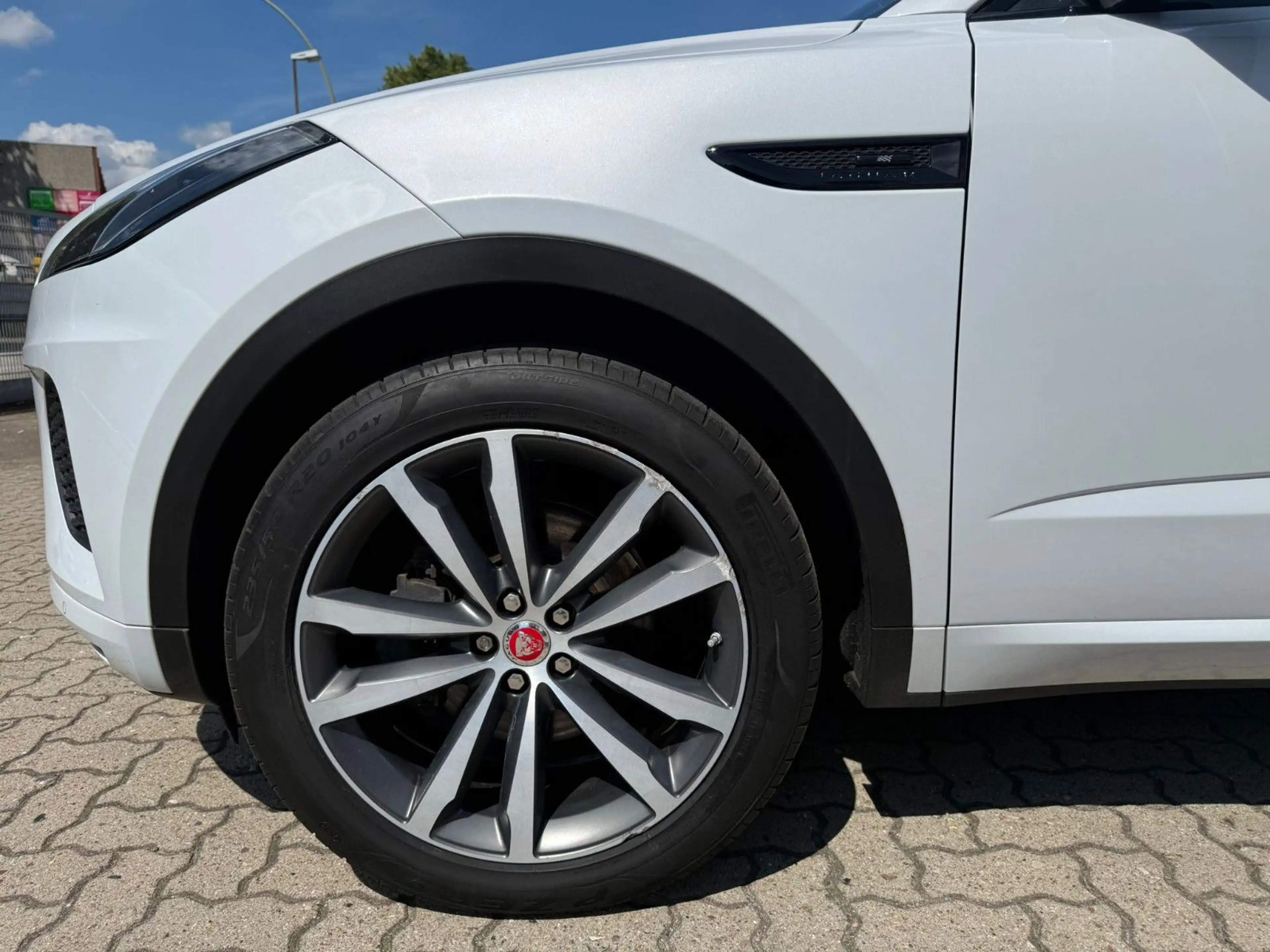 Jaguar E-Pace E-PACE Chequered Flag D180 AWD Aut.*LED*PANO*AHK — photo 8