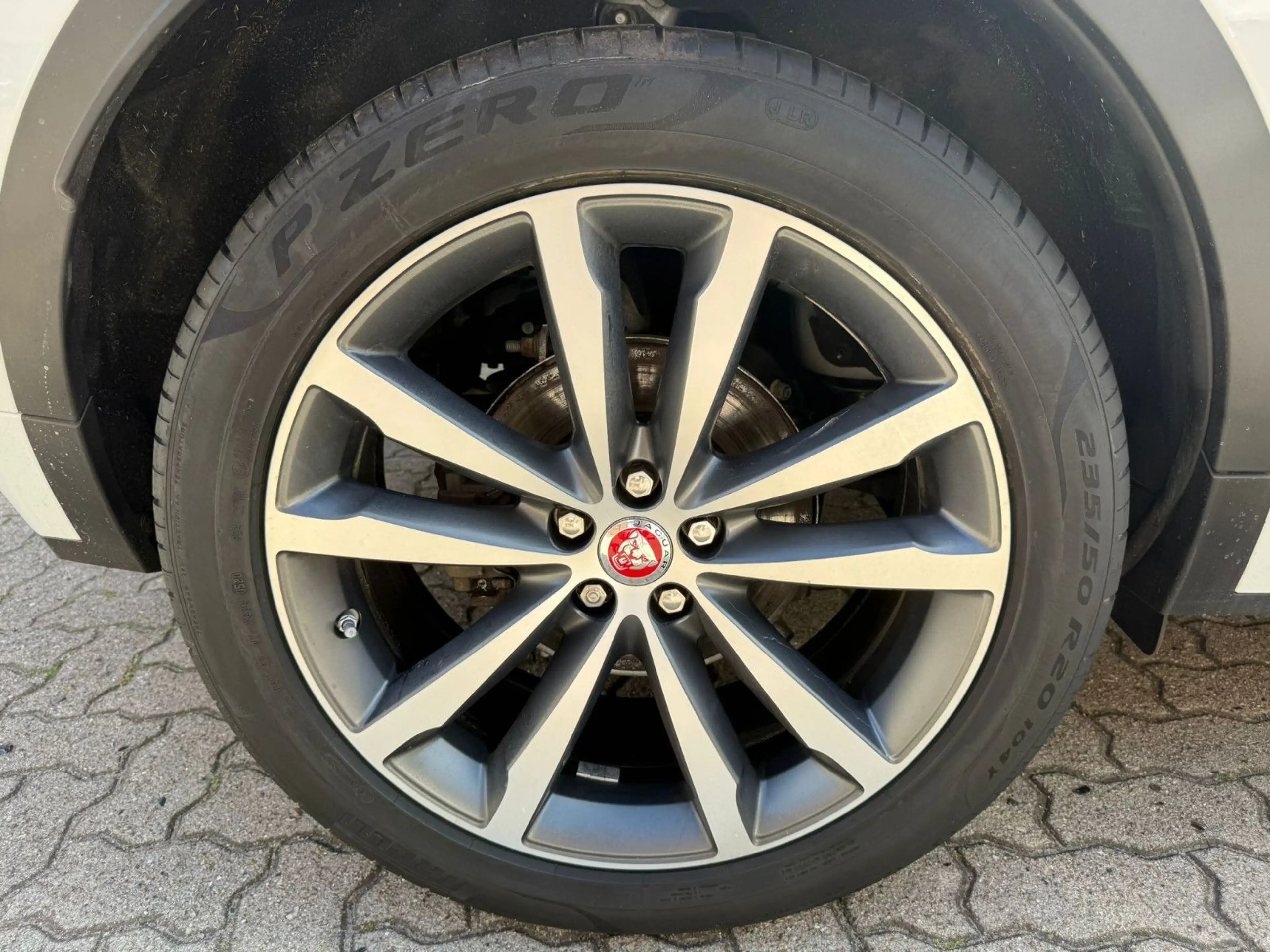 Jaguar E-Pace E-PACE Chequered Flag D180 AWD Aut.*LED*PANO*AHK — photo 14
