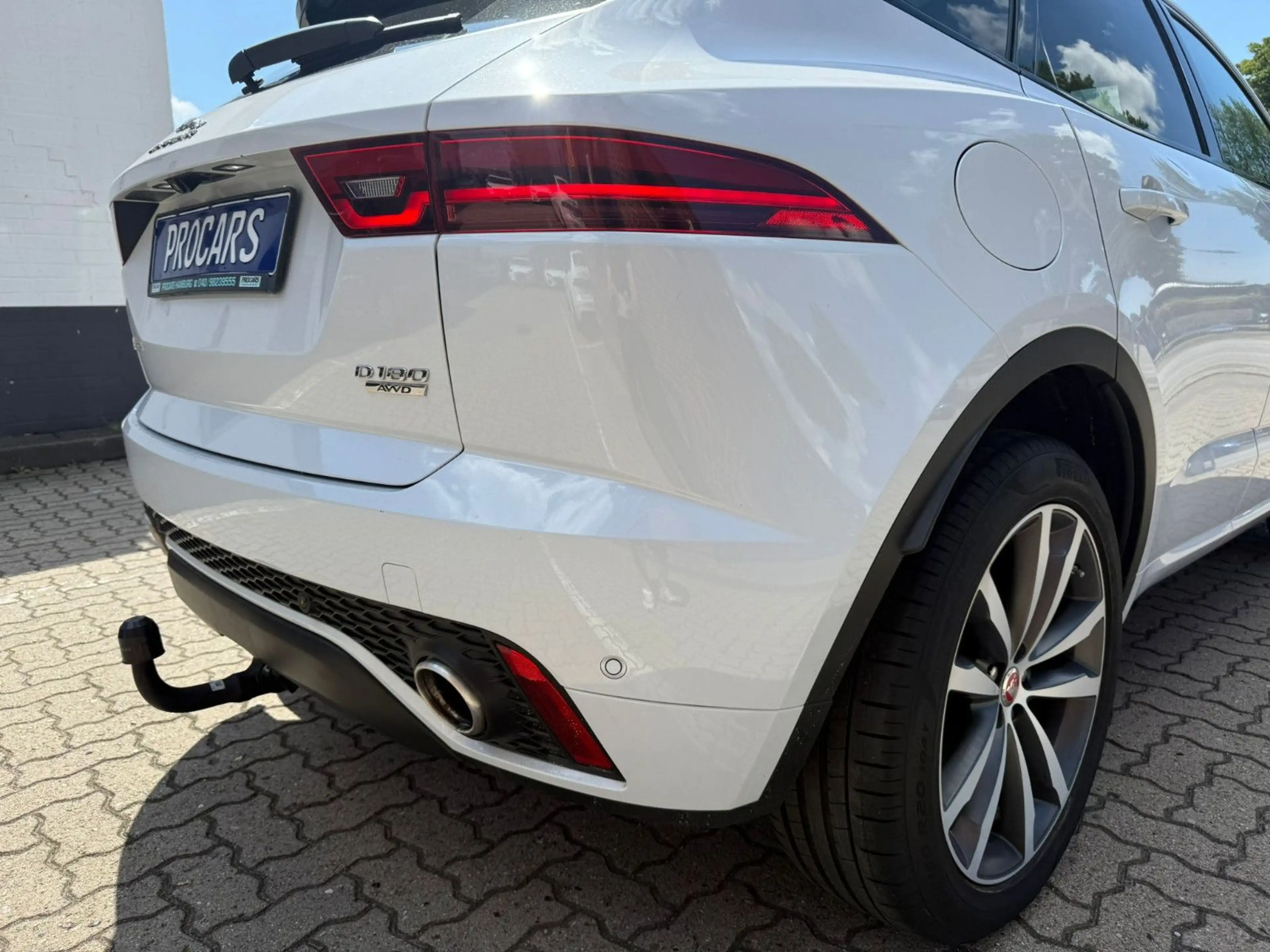 Jaguar E-Pace E-PACE Chequered Flag D180 AWD Aut.*LED*PANO*AHK — photo 6