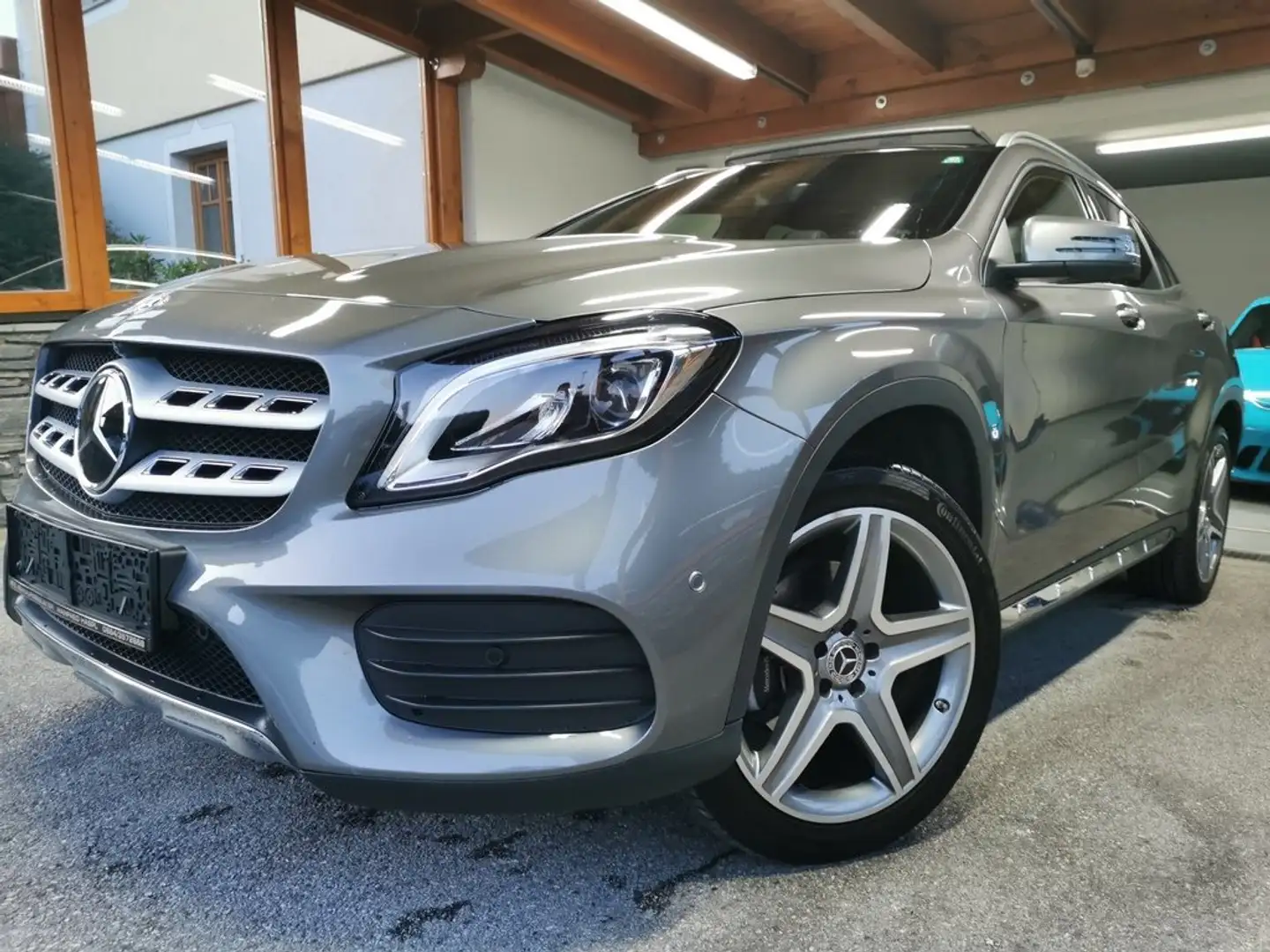 Mercedes-Benz GLA 250 -AMG Paket 4 Matic,Panorama,Ahv.,Kamera,LED,ACC,1A Grau - 2