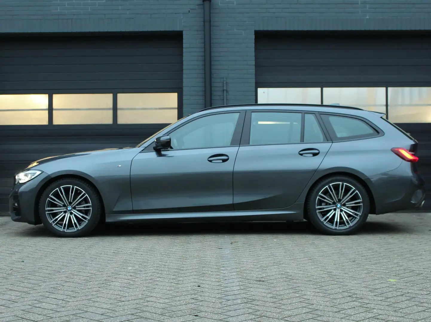 BMW 320 3-serie Touring 320d High Exec M Sport Shadow Line Gris - 2