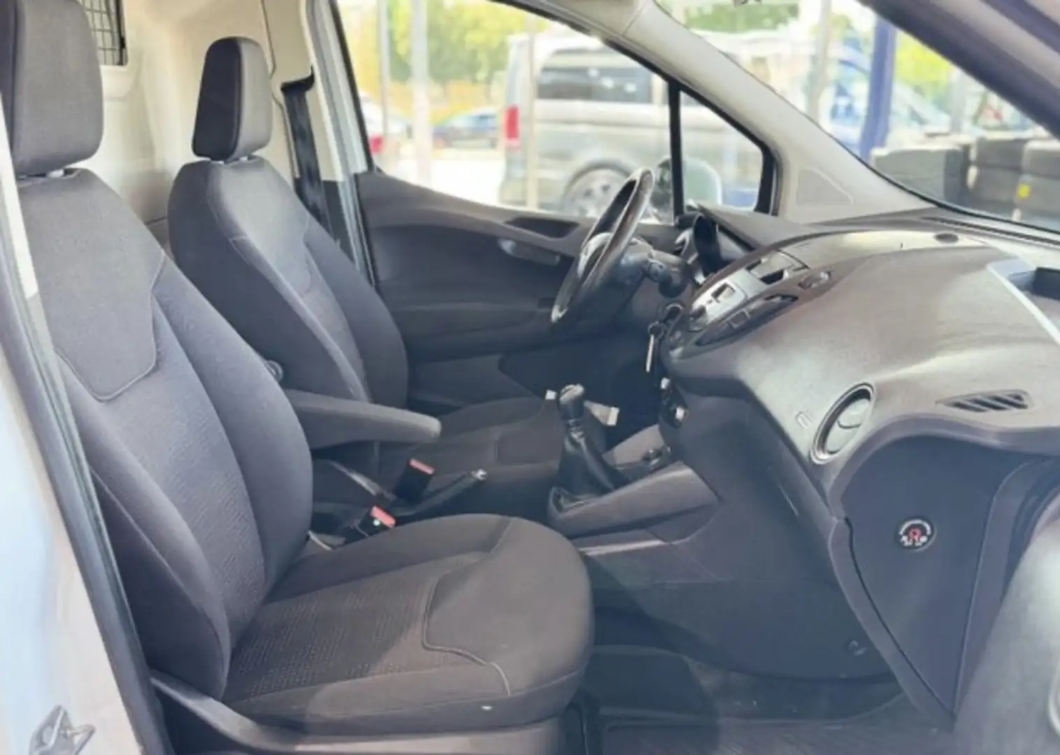 Ford Courier van/minibus - 2