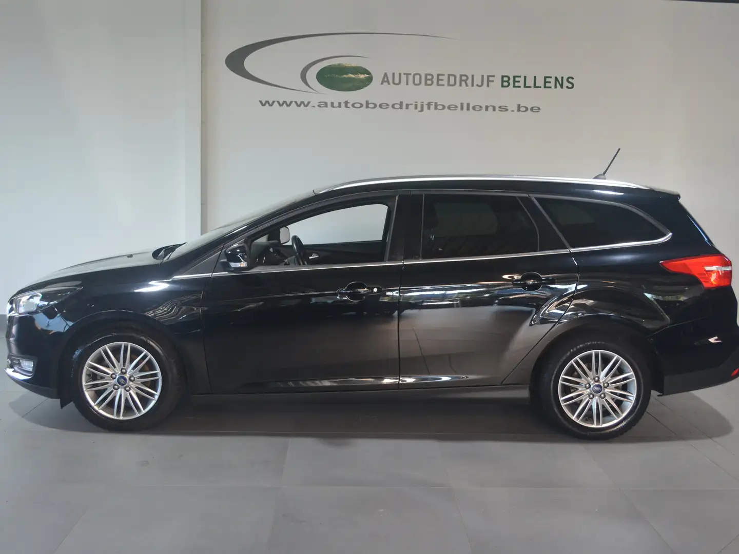Ford Focus 1.5 TDCi Titanium / NAVIGATIE / 8600 + BTW Nero - 1