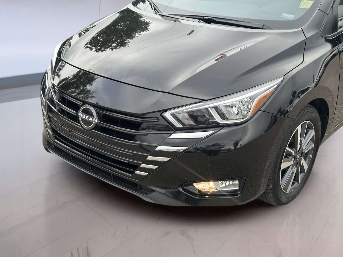 2025 Nissan Versa SV — photo 1
