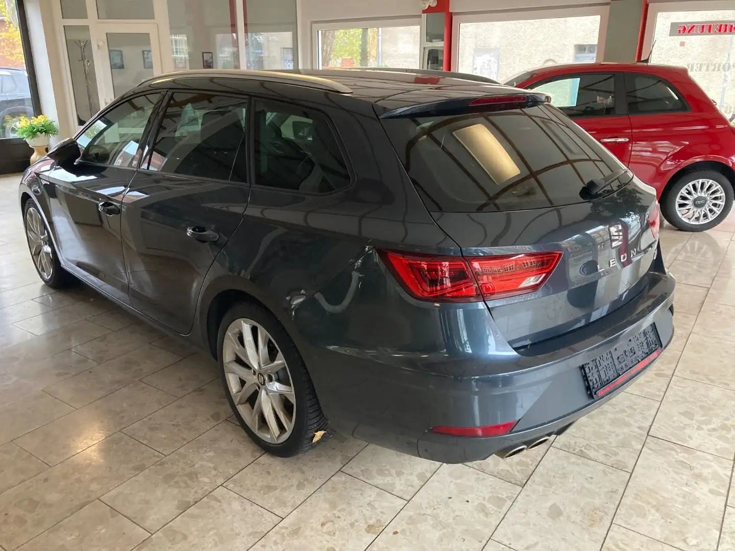 SEAT Leon ST FR-Kombi-Klima-Alu-PDC-Navi-LED-Cam-SH- Gris - 2