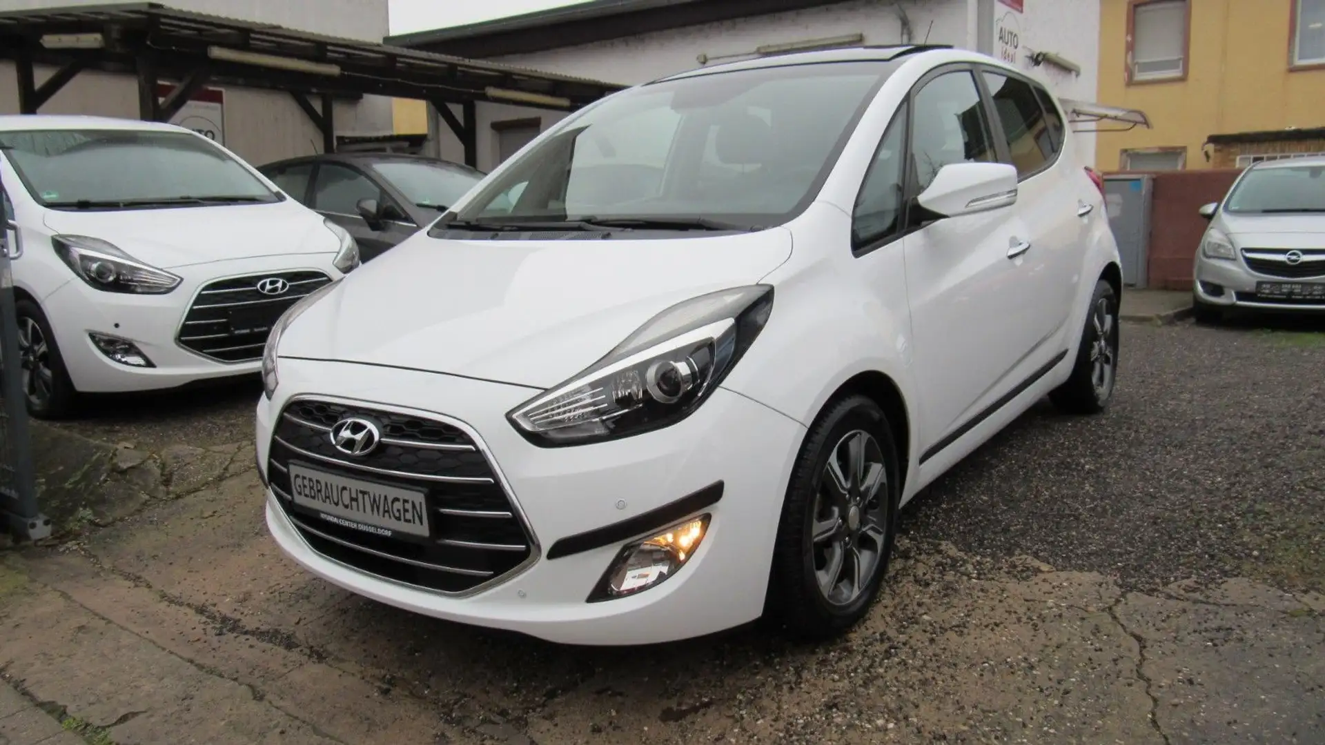 Hyundai iX20 1.6 Space Plus-Paket Automatik*Schiebedach* Weiß - 1