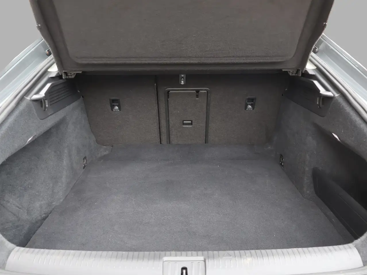 Volkswagen Arteon снимка Volkswagen Arteon