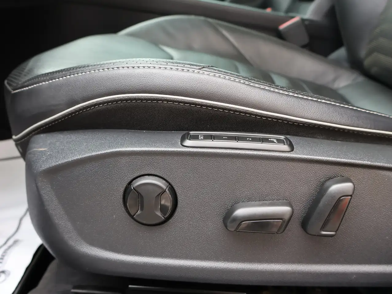 Volkswagen Arteon снимка Volkswagen Arteon