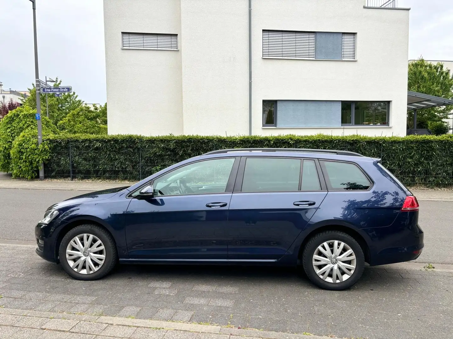 Volkswagen Golf Variant 1.6 TDI DPF BlueMotion Technology DSG Comfortline - 1