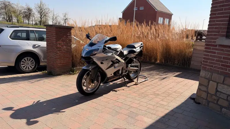 Kawasaki Ninja ZX-6R - foto 3