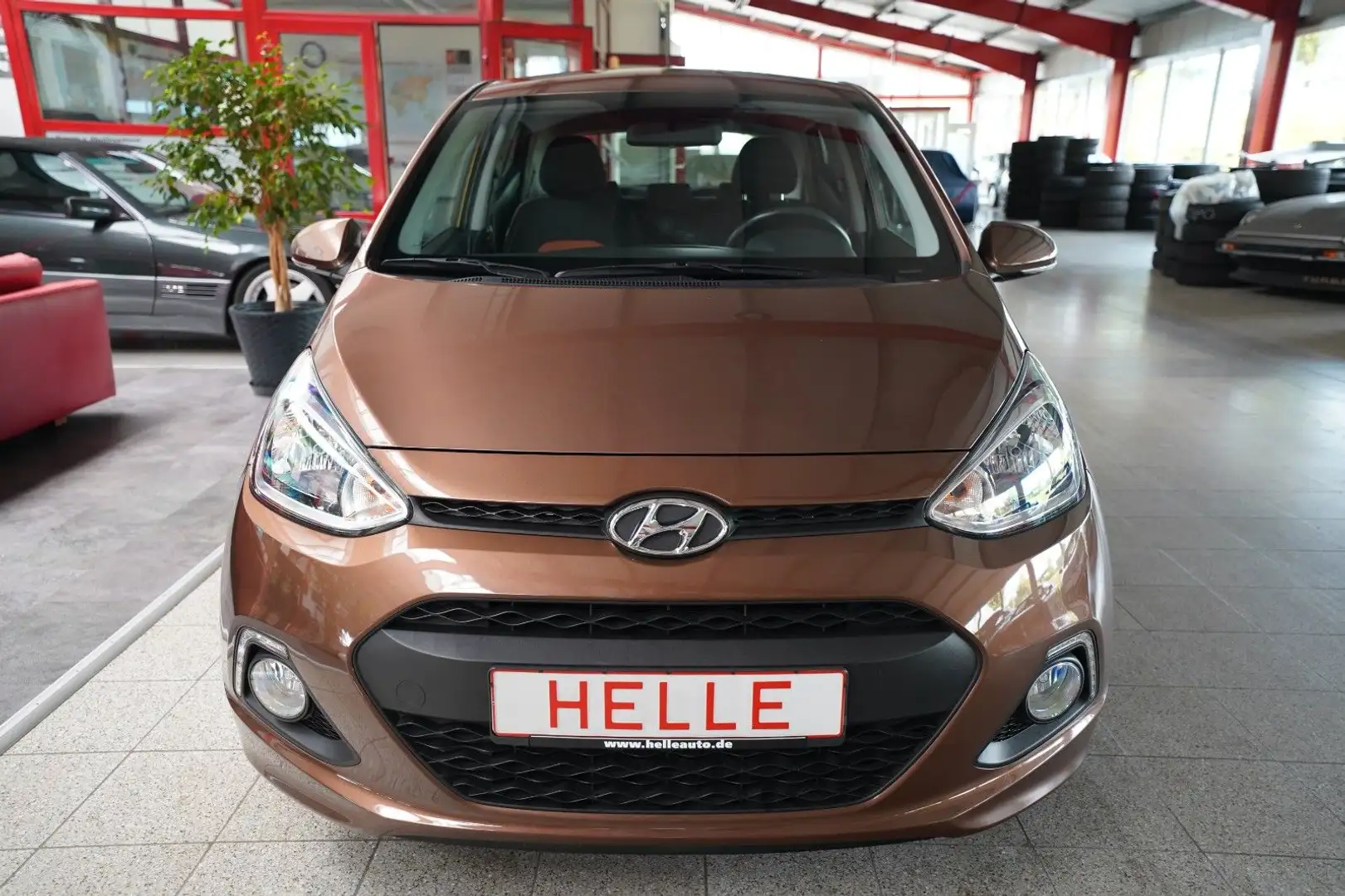 Hyundai i10 YES! *Sitzheizung+BeheiztesLenkrad*nur12TKM Bruin - 2