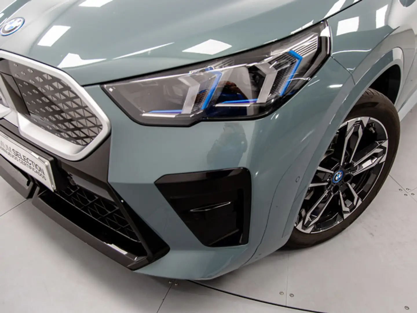 BMW iX2 eDrive20A Verde - 2