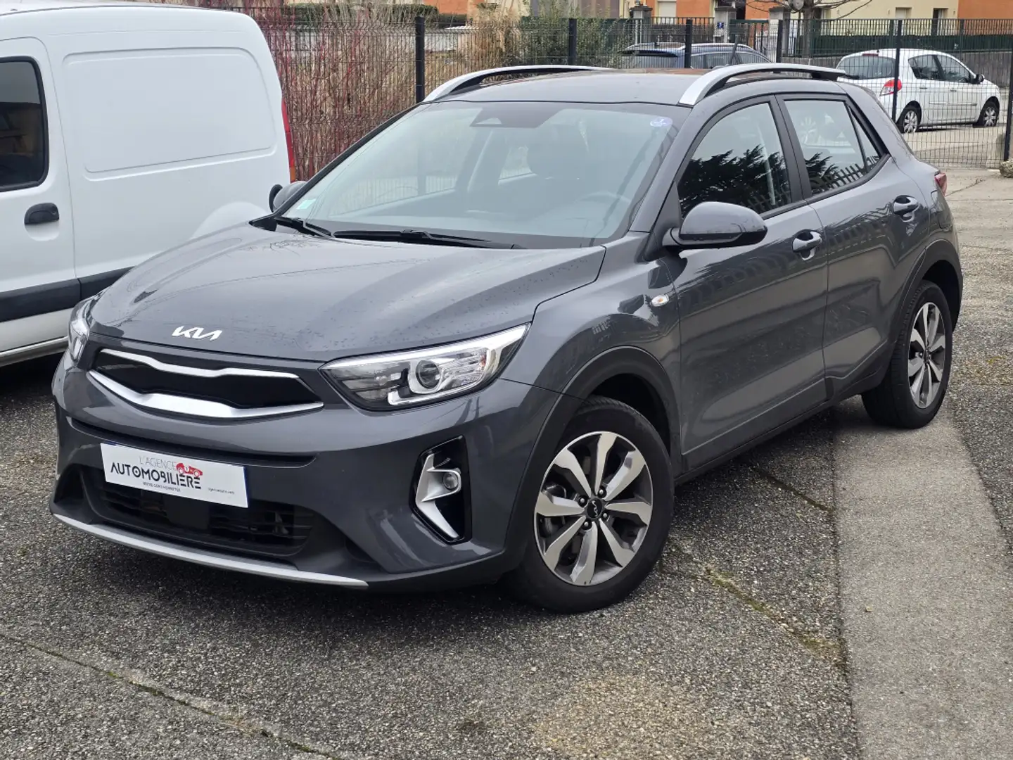 Kia Stonic 1.0 T-GDi 100 Active DCT TVA Récupérable Gris - 2