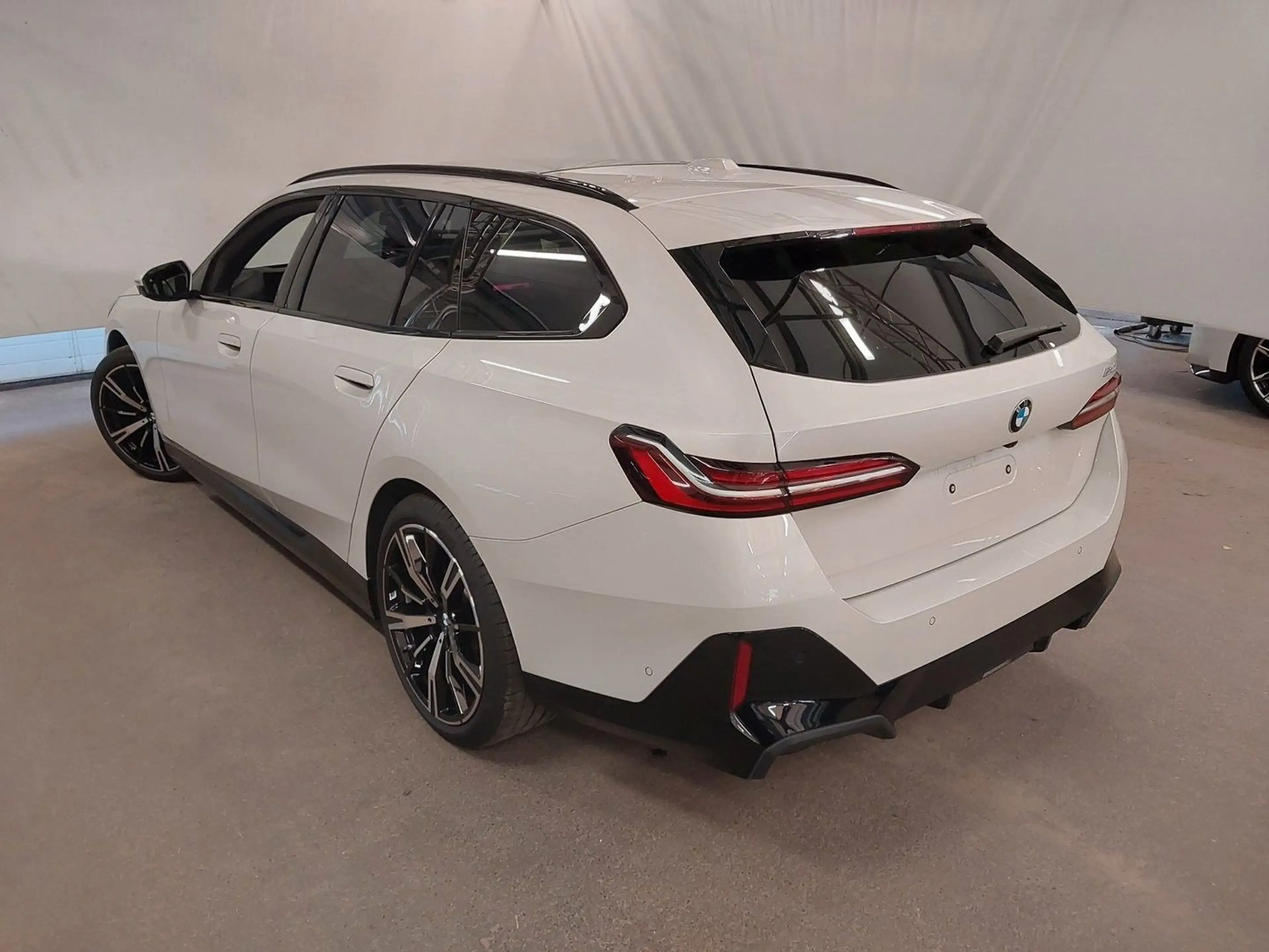 BMW 520 d Tour M Sport AHK PANO STHZ ACC 360° HUD KZU — photo 3