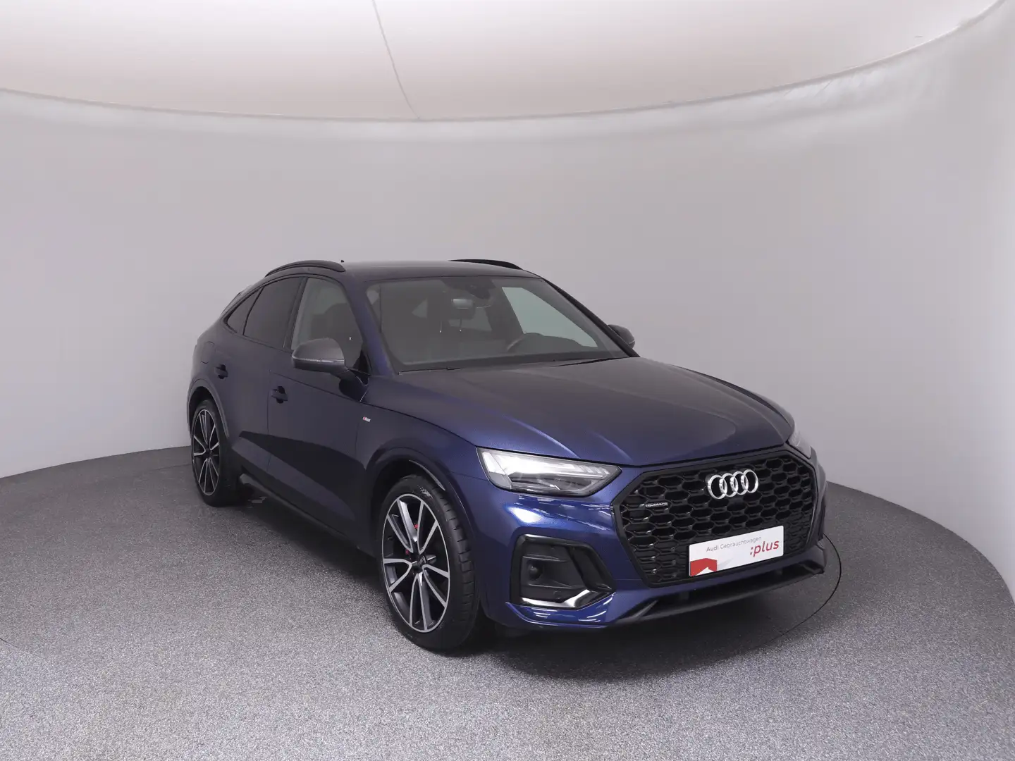 Audi Q5 55 TFSI e quattro S line Blau - 2