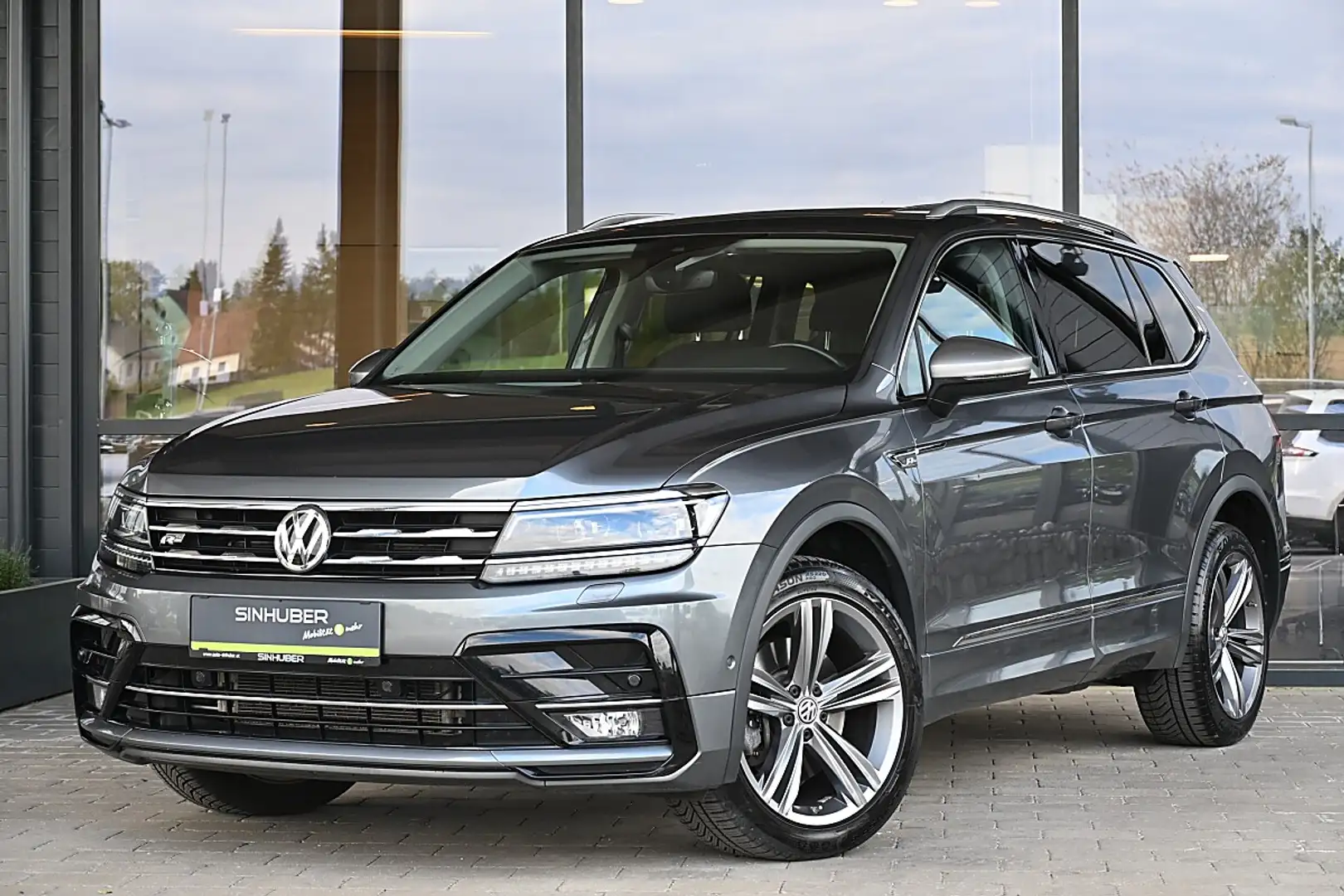 Volkswagen Tiguan Allspace Tiguan 2,0 TDI SCR 4Motion 7 Sitze Allspace Hig... Grau - 1