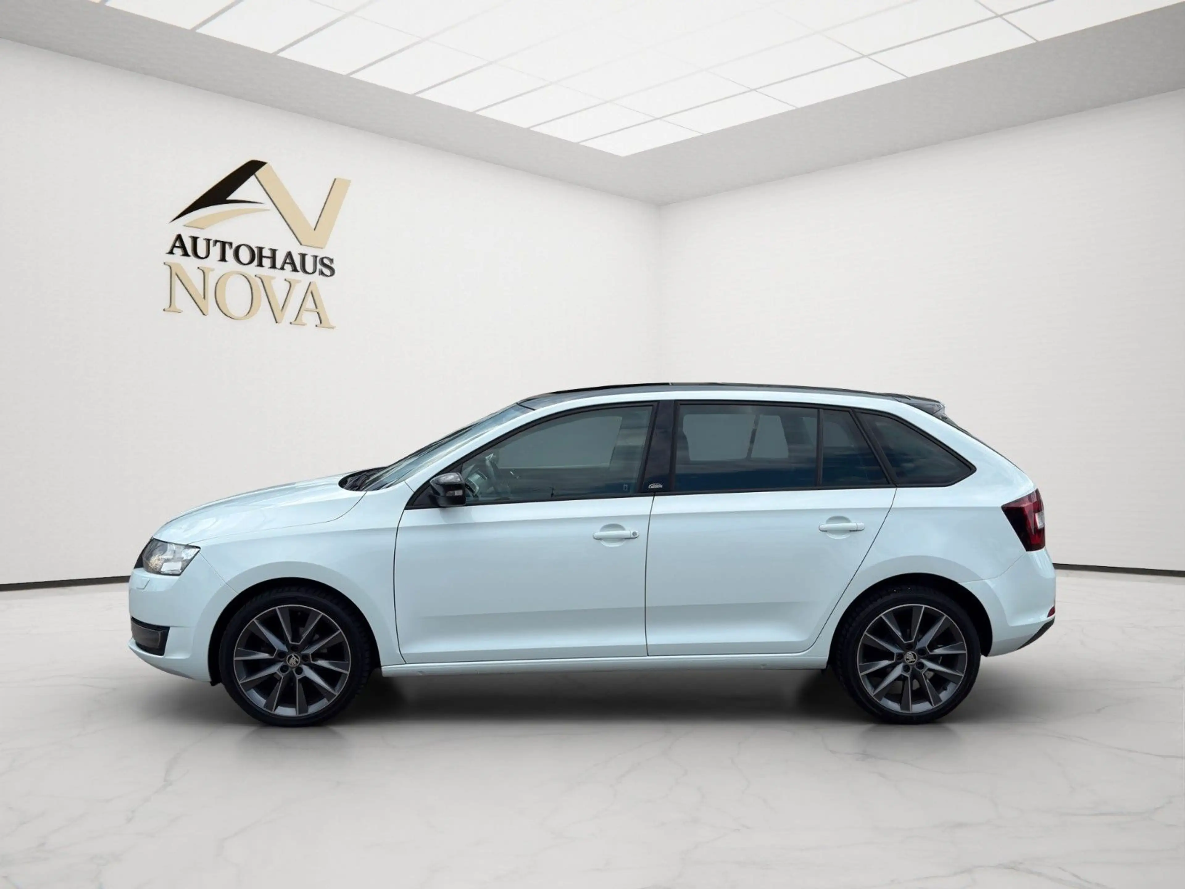 Skoda Rapid/Spaceback Spaceback Edition-DSG-NAVI-PANO-PDC-SHZ- — photo 3