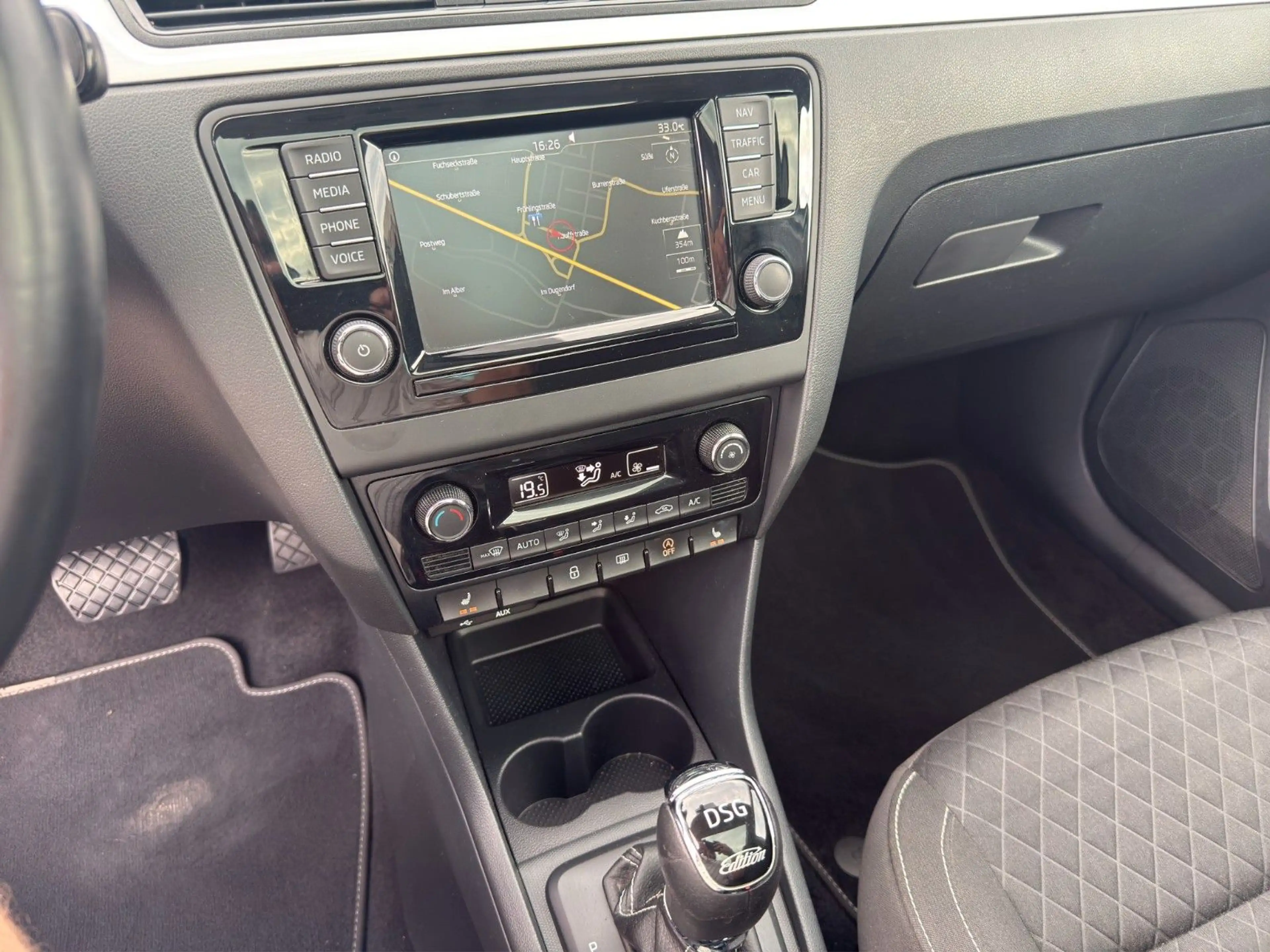 Skoda Rapid/Spaceback Spaceback Edition-DSG-NAVI-PANO-PDC-SHZ- — photo 14