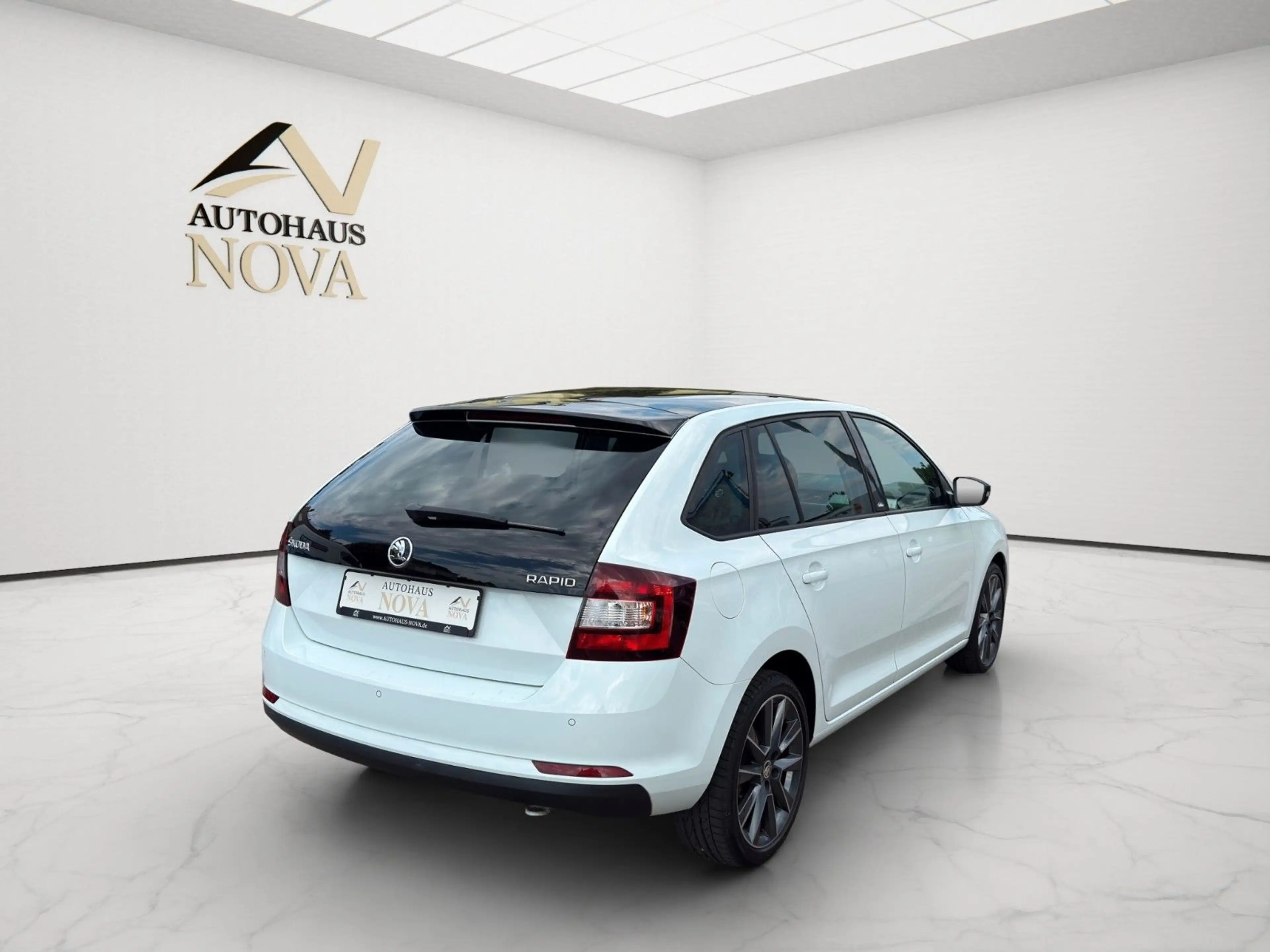 Skoda Rapid/Spaceback Spaceback Edition-DSG-NAVI-PANO-PDC-SHZ- — photo 6